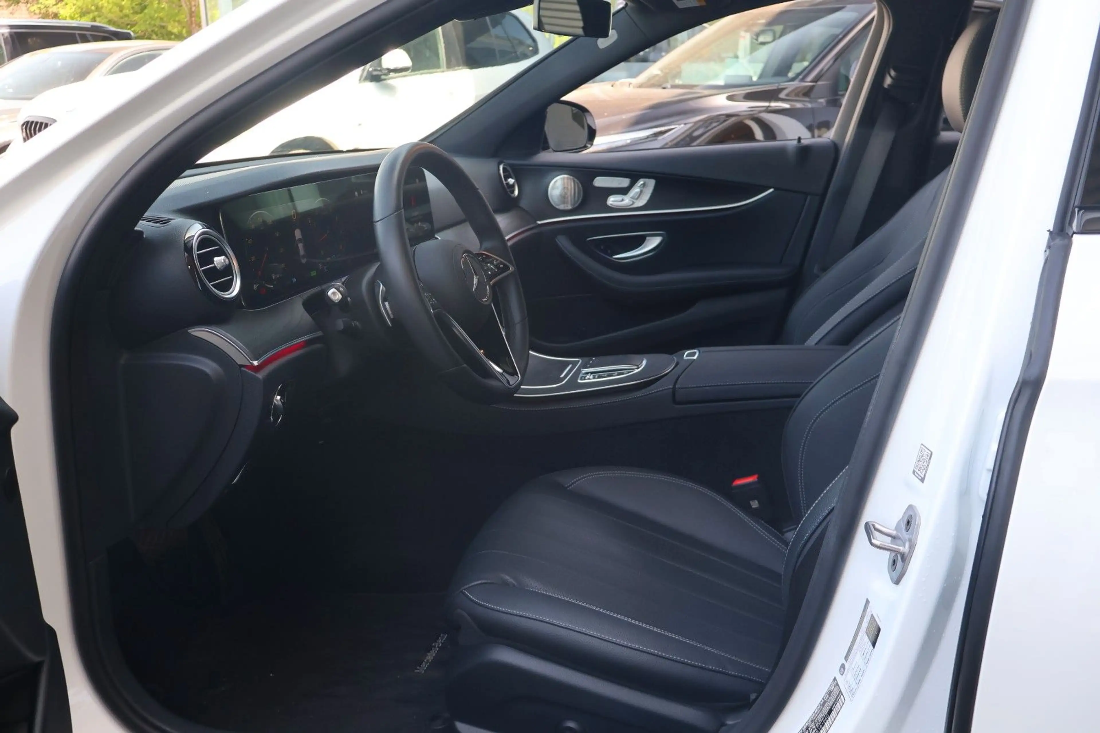 Mercedes-Benz E 450 4MATIC/E63 AMG UMBAU/BURMESTER/360°/PANO — photo 11