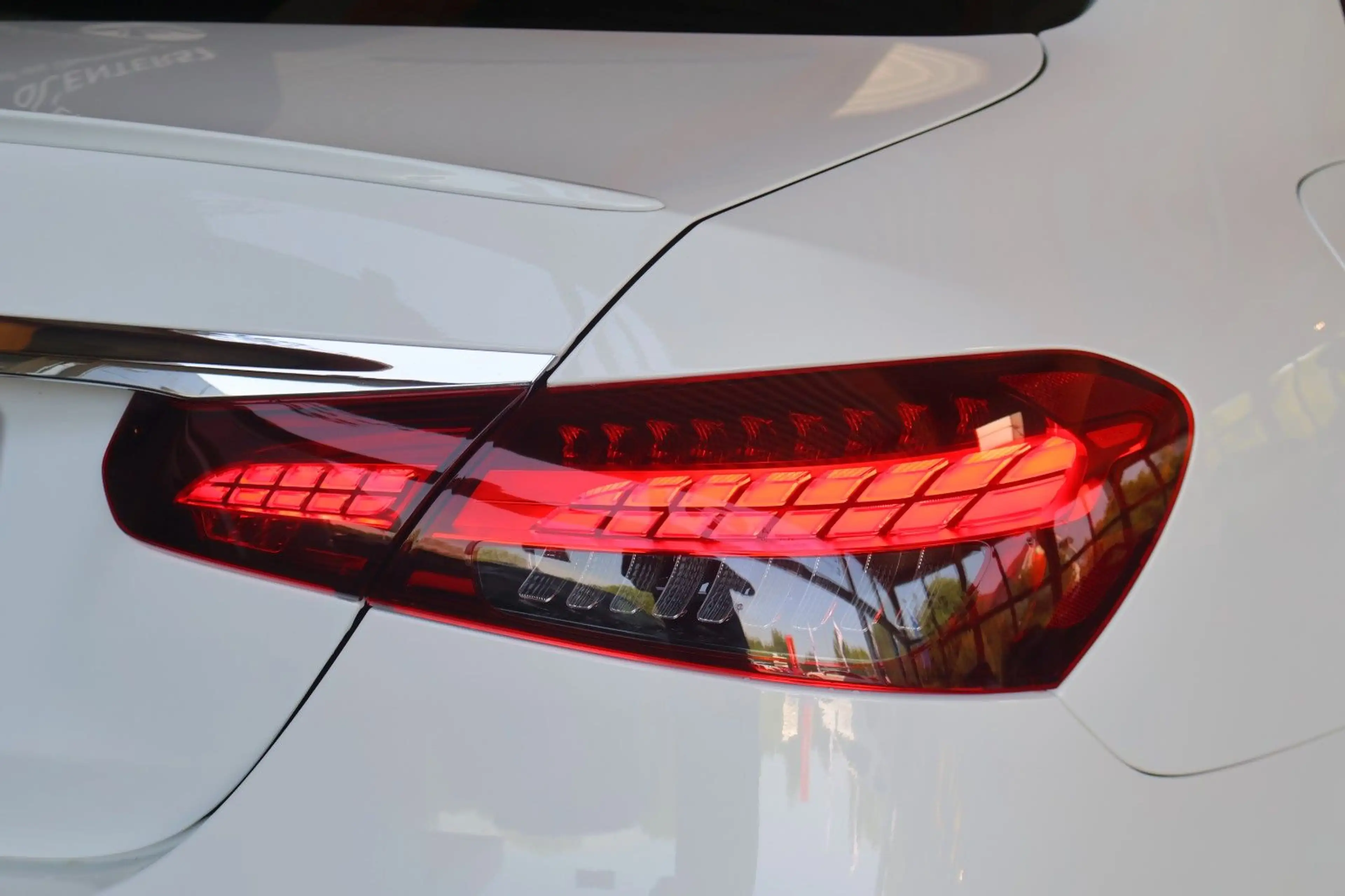 Mercedes-Benz E 450 4MATIC/E63 AMG UMBAU/BURMESTER/360°/PANO — photo 9