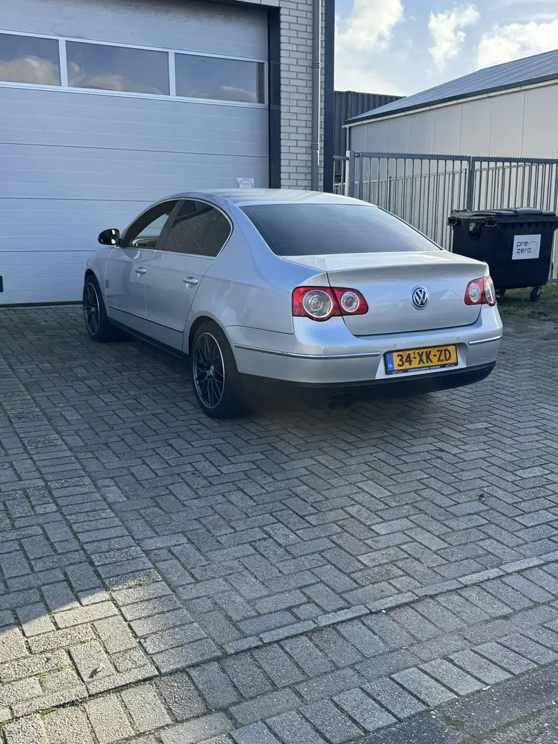 Volkswagen Passat 2.0 FSI Highline - 2