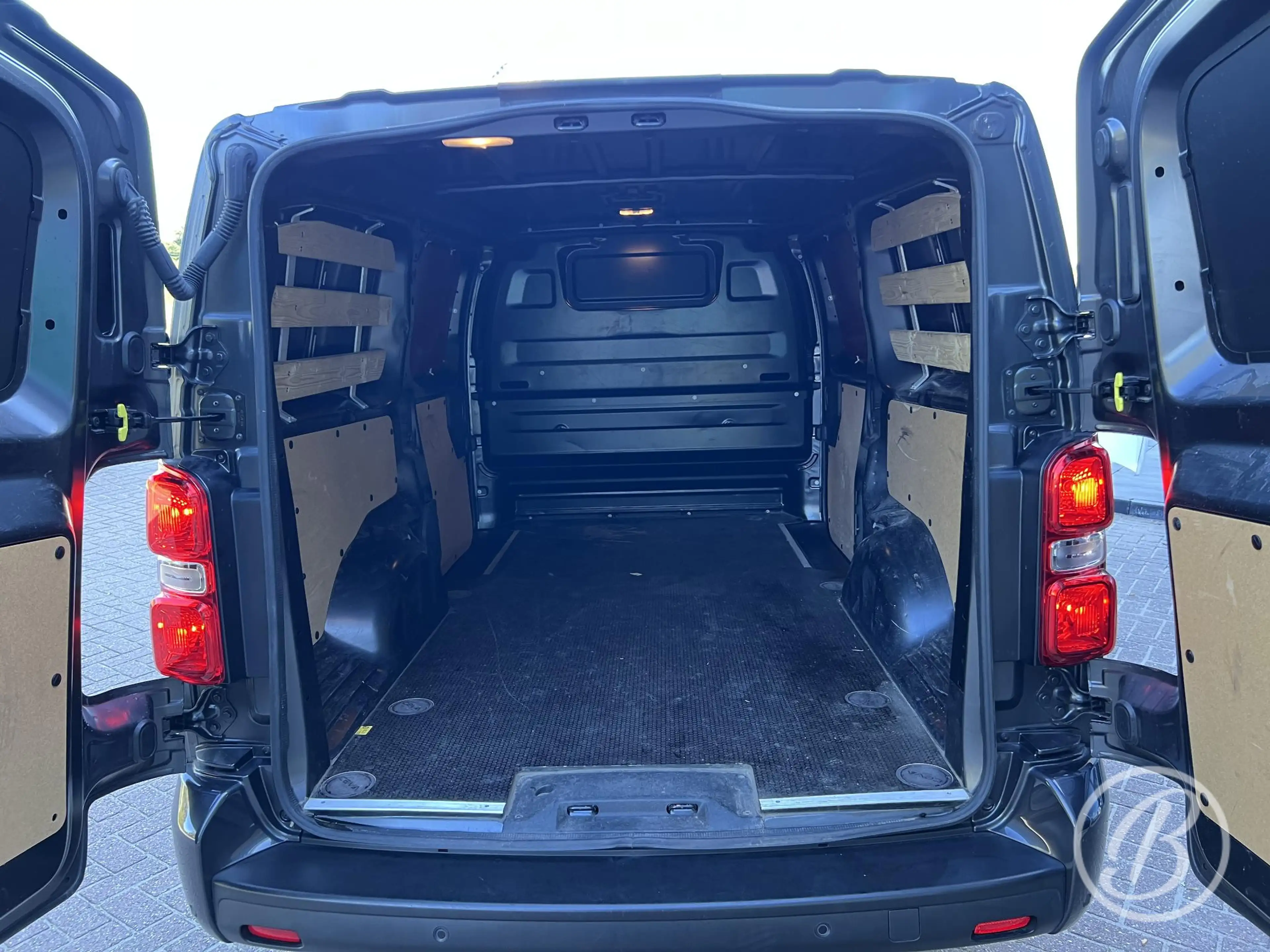 Peugeot Expert 2.0 BlueHDi 145 S&S L3 EAT-8 Automaat — photo 29