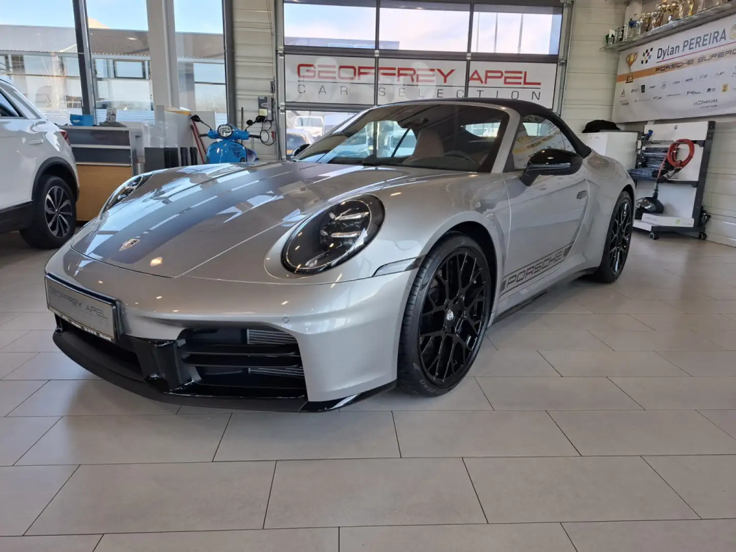 PORSCHE 911