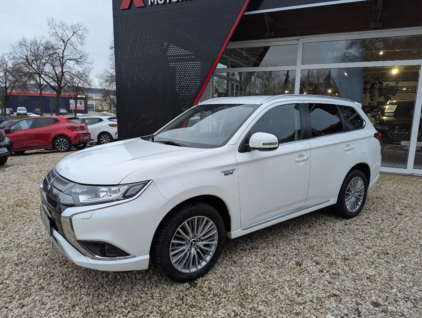 Mitsubishi Outlander PHEV BASIS mit Spirit-Paket 2.4 4WD Weiß - 2