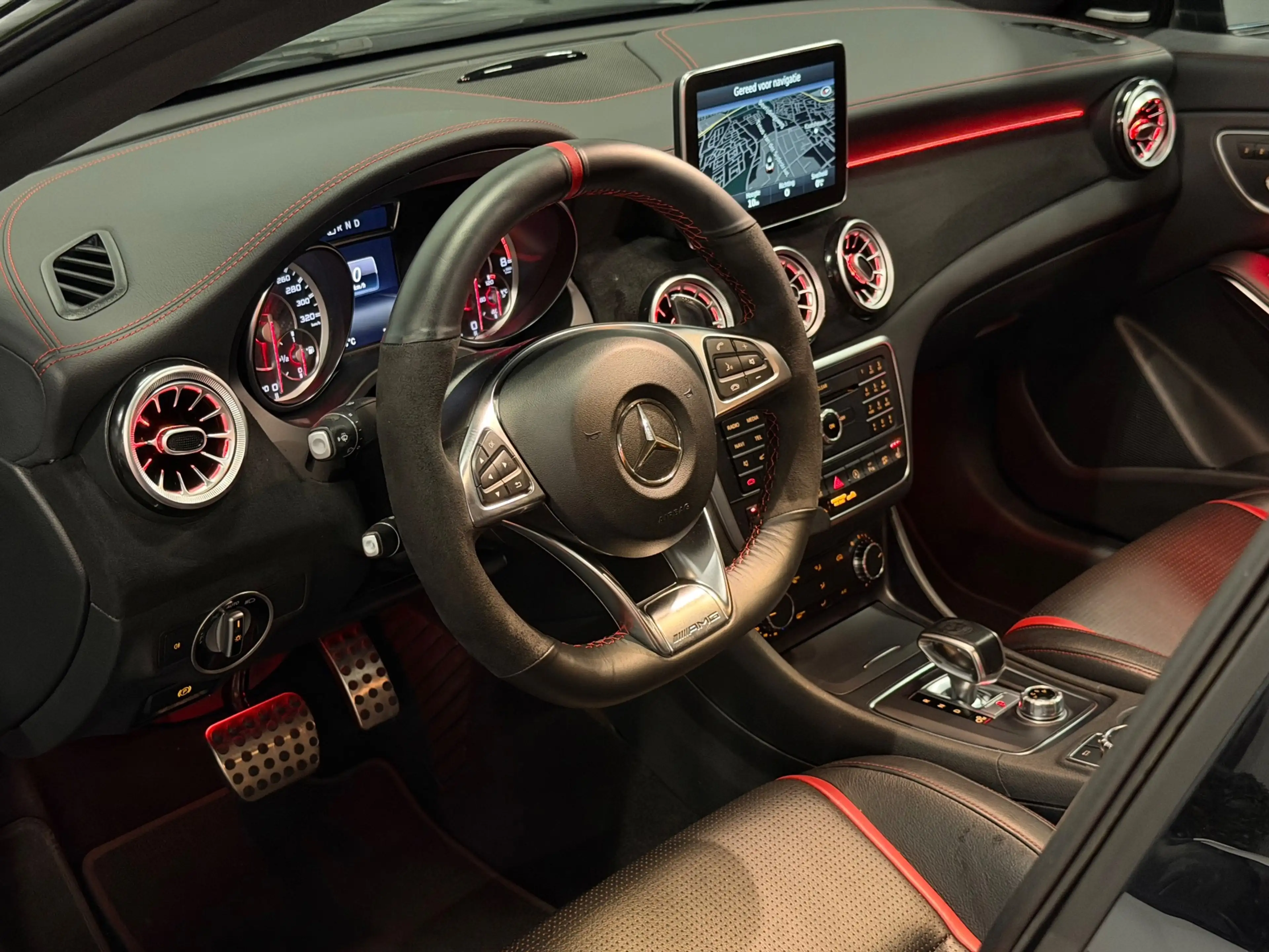 Mercedes-Benz CLA 45 AMG 4MATIC 381-PK/LED/NAVI/PANO/H-K/RECARO/FACELIFT/SF — photo 2