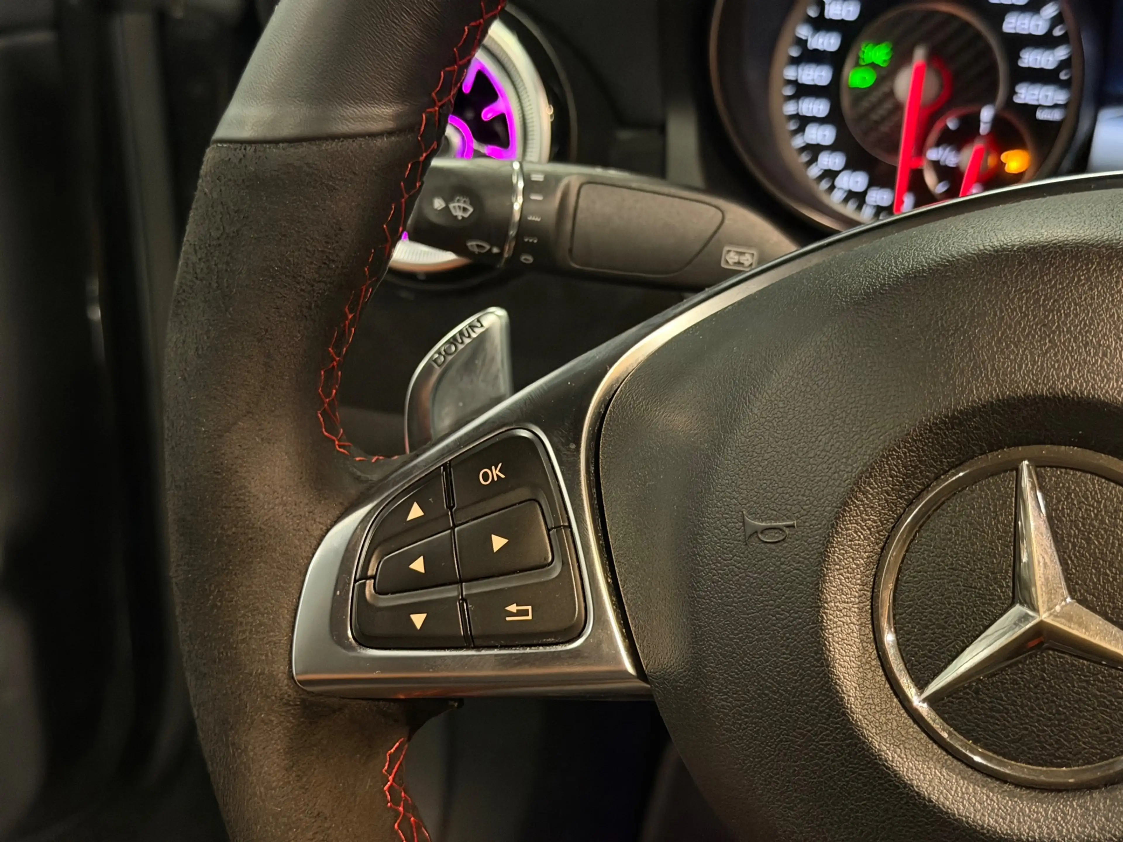Mercedes-Benz CLA 45 AMG 4MATIC 381-PK/LED/NAVI/PANO/H-K/RECARO/FACELIFT/SF — photo 32