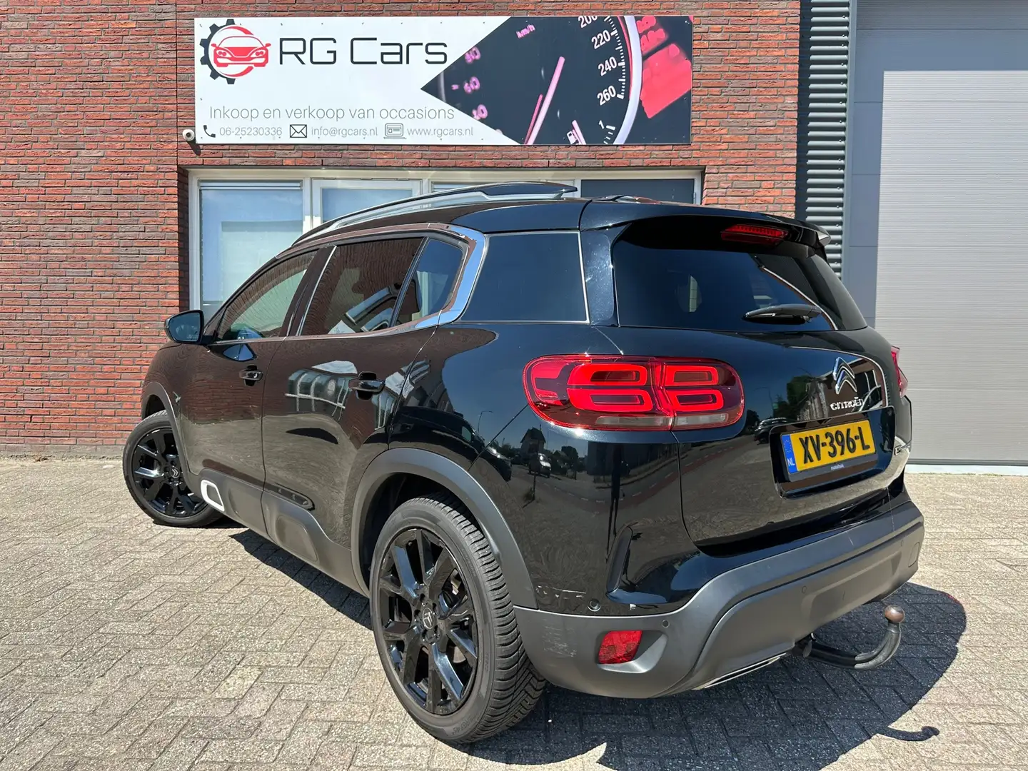 Citroen C5 Aircross 1.2 PureTech Feel / Leder / Camera / Navi / Carpla Zwart - 2