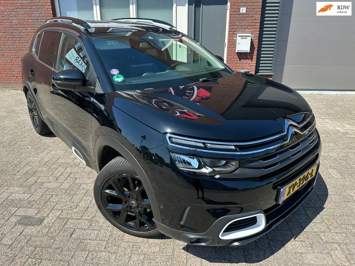 Citroen C5 Aircross 1.2 PureTech Feel / Leder / Camera / Navi / Carpla Zwart - 1
