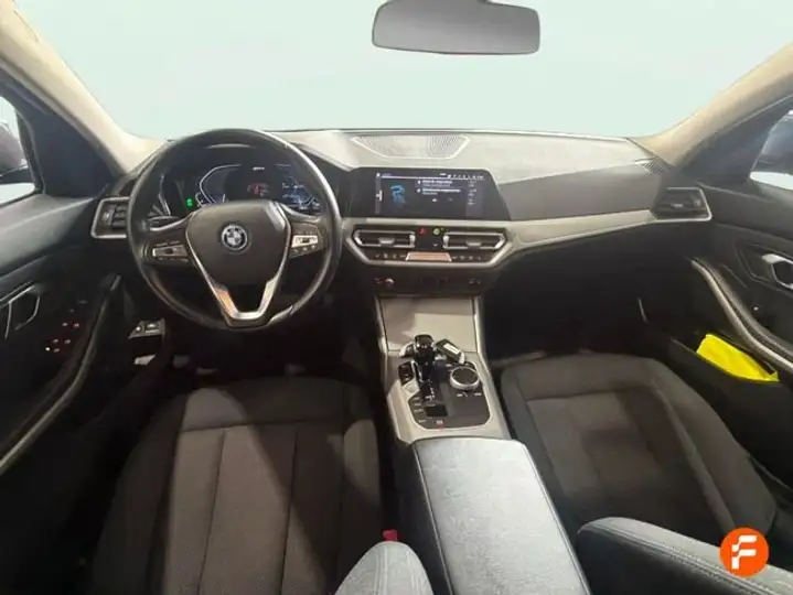 BMW Serie 3 330e xDrive Touring (2021) 2022, foto 10