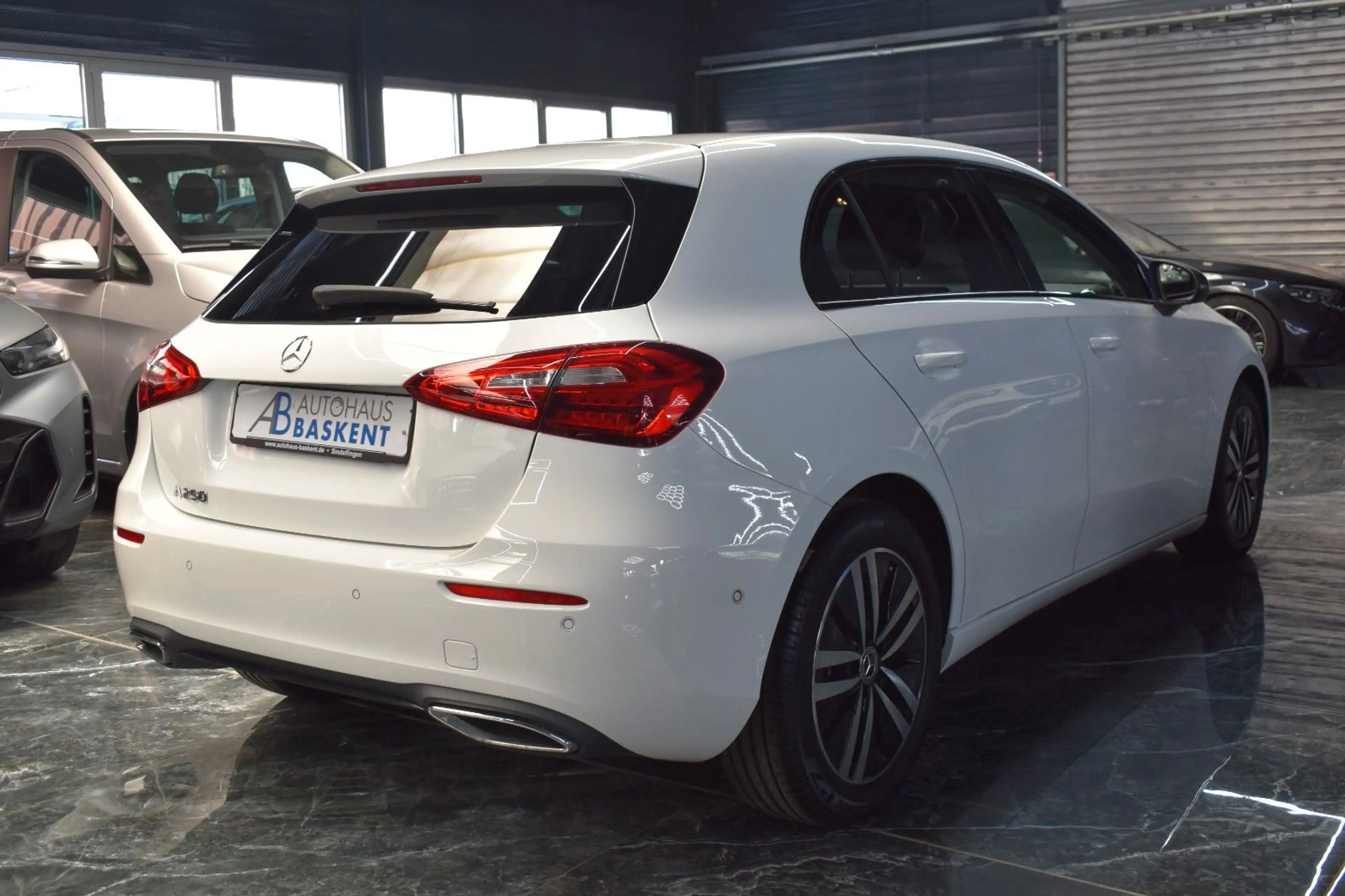 Mercedes-Benz A 250 *KAMERA*NAVIGATION*WIDESCREEN*SHZ*PDC* — photo 4