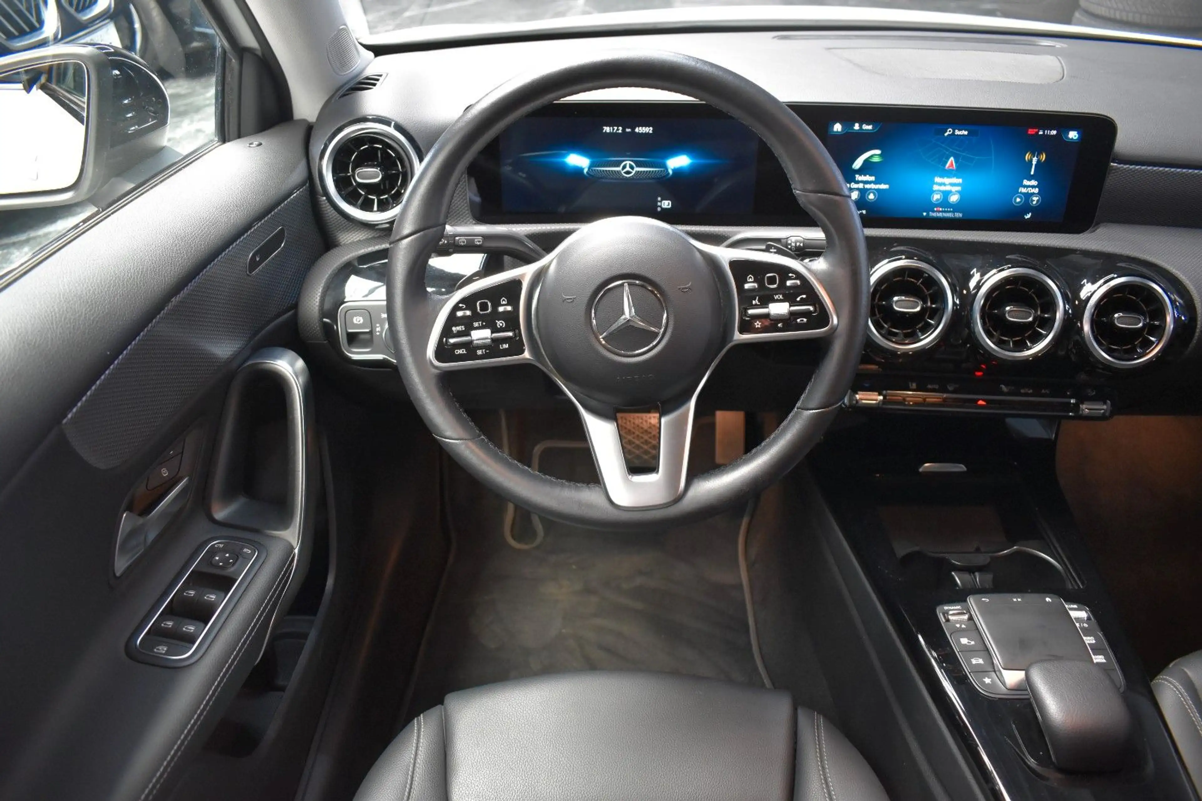 Mercedes-Benz A 250 *KAMERA*NAVIGATION*WIDESCREEN*SHZ*PDC* — photo 2