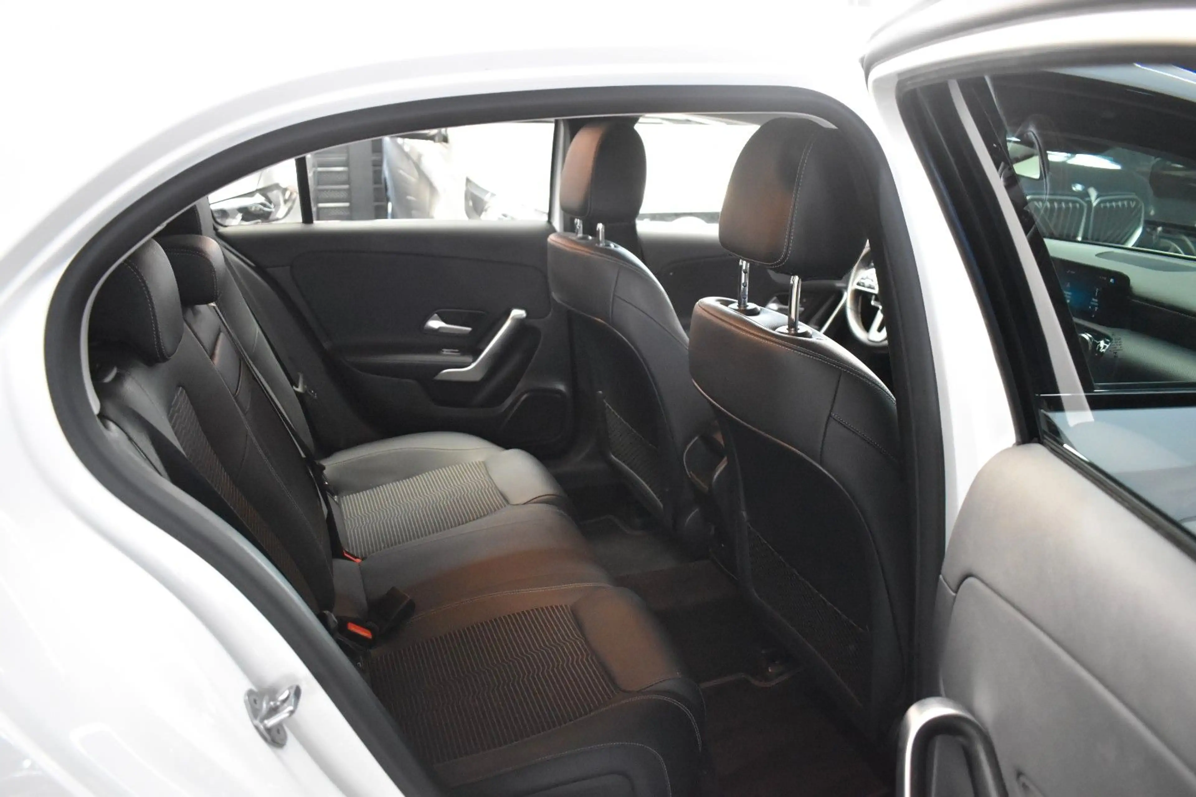 Mercedes-Benz A 250 *KAMERA*NAVIGATION*WIDESCREEN*SHZ*PDC* — photo 9