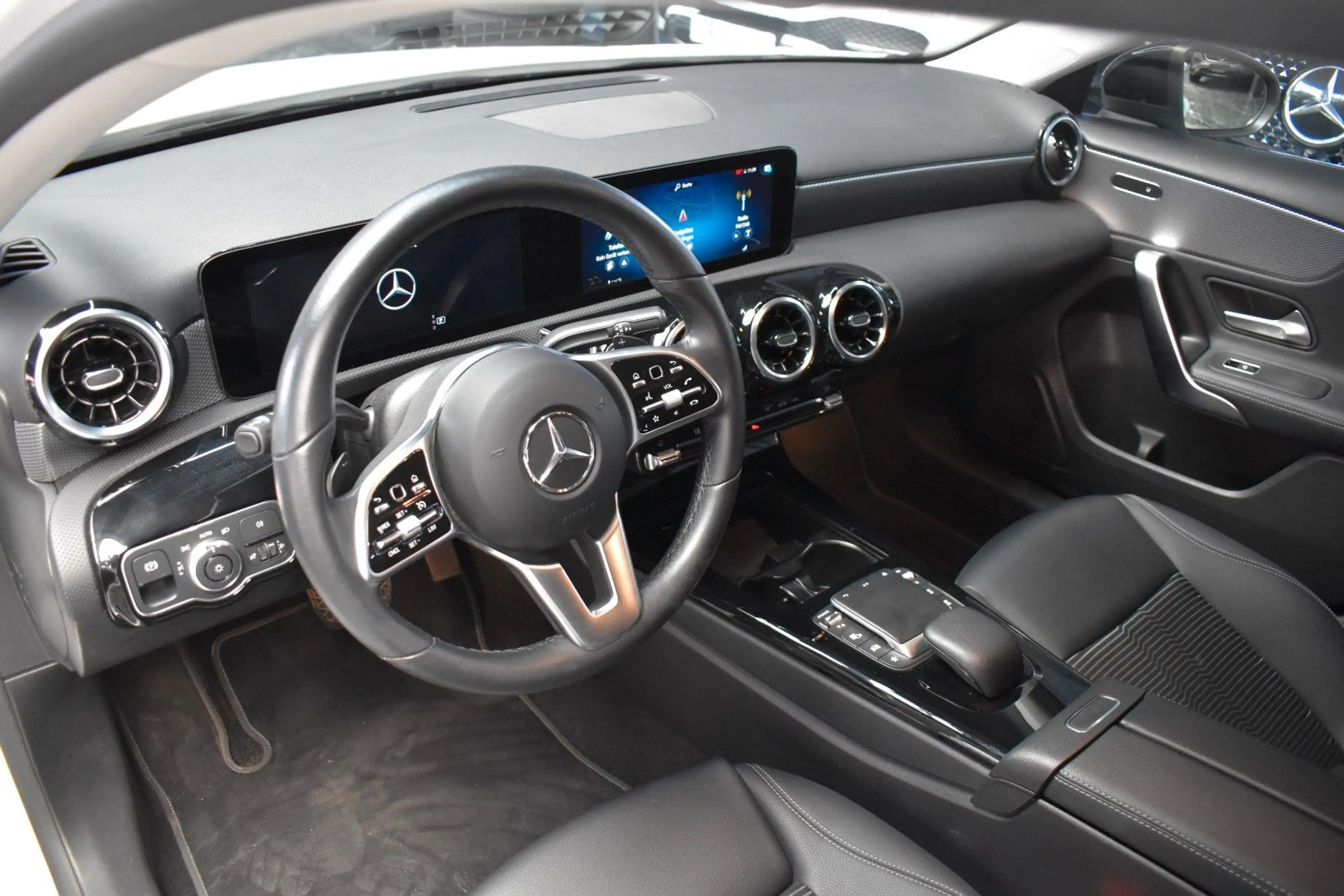 Mercedes-Benz A 250 *KAMERA*NAVIGATION*WIDESCREEN*SHZ*PDC* — photo 12