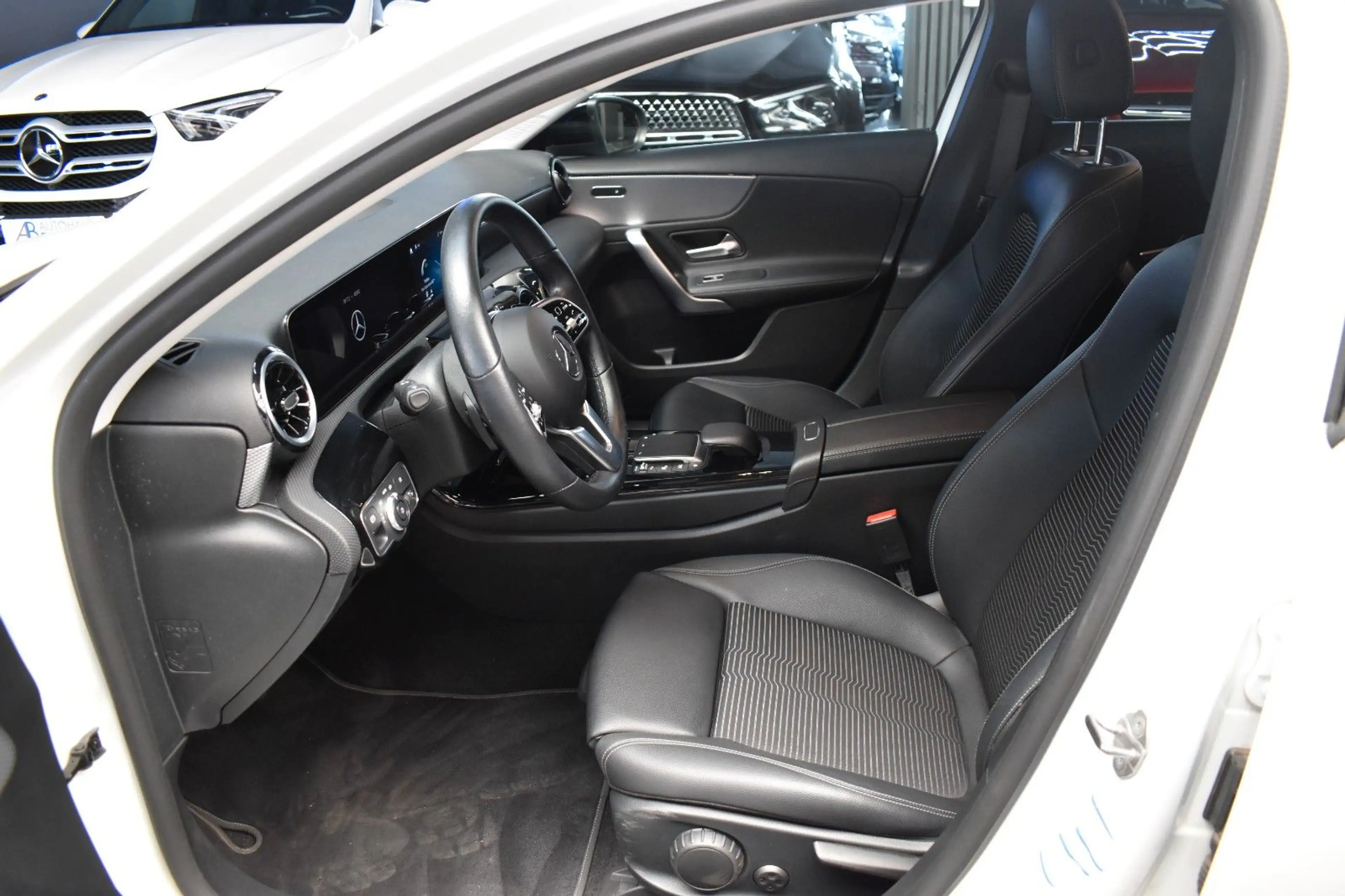 Mercedes-Benz A 250 *KAMERA*NAVIGATION*WIDESCREEN*SHZ*PDC* — photo 11