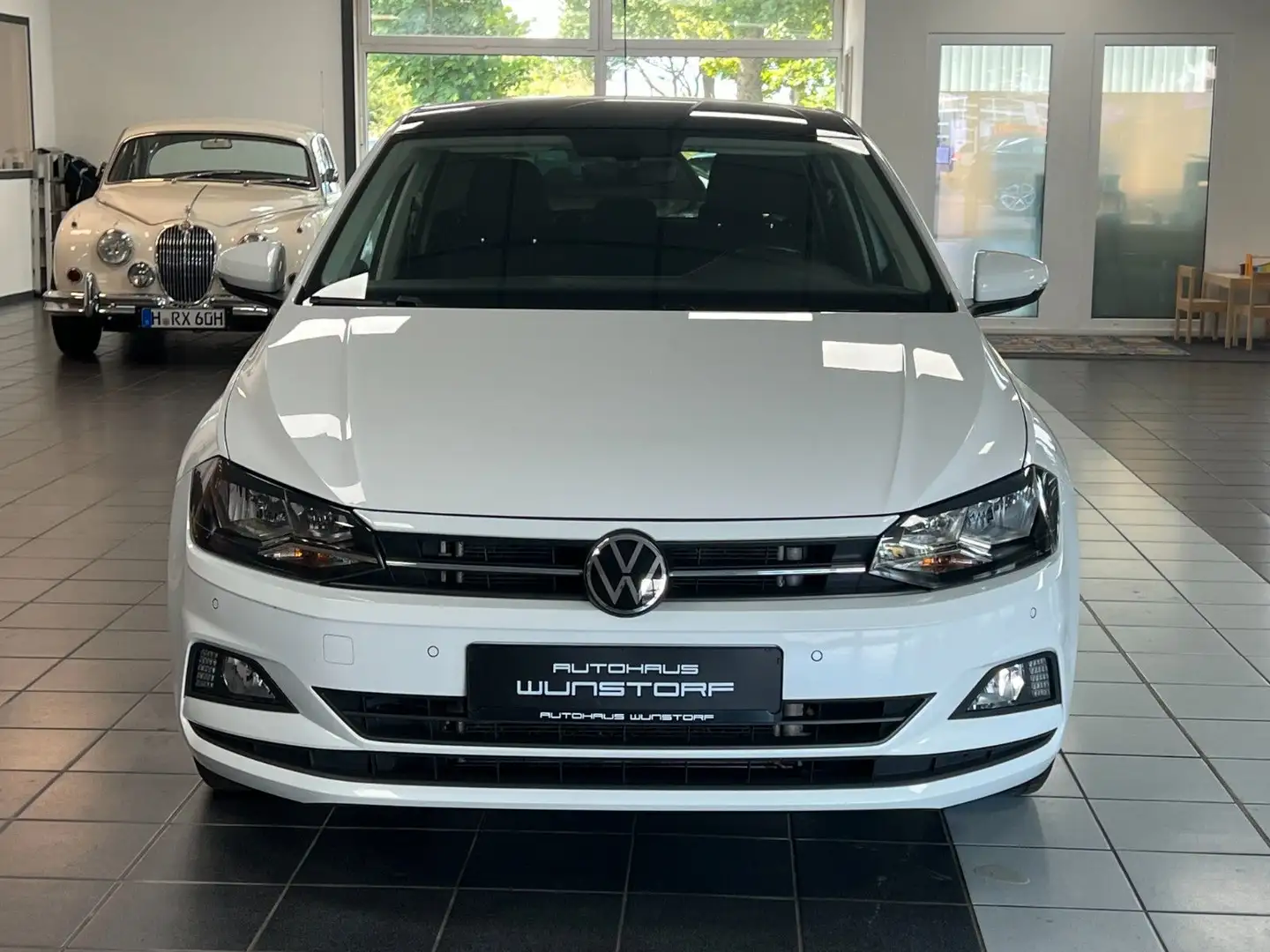 Volkswagen Polo VI Active 1.0 DSG/NAVI/LED/SHZ/PDC/APP-CON. Wit - 2