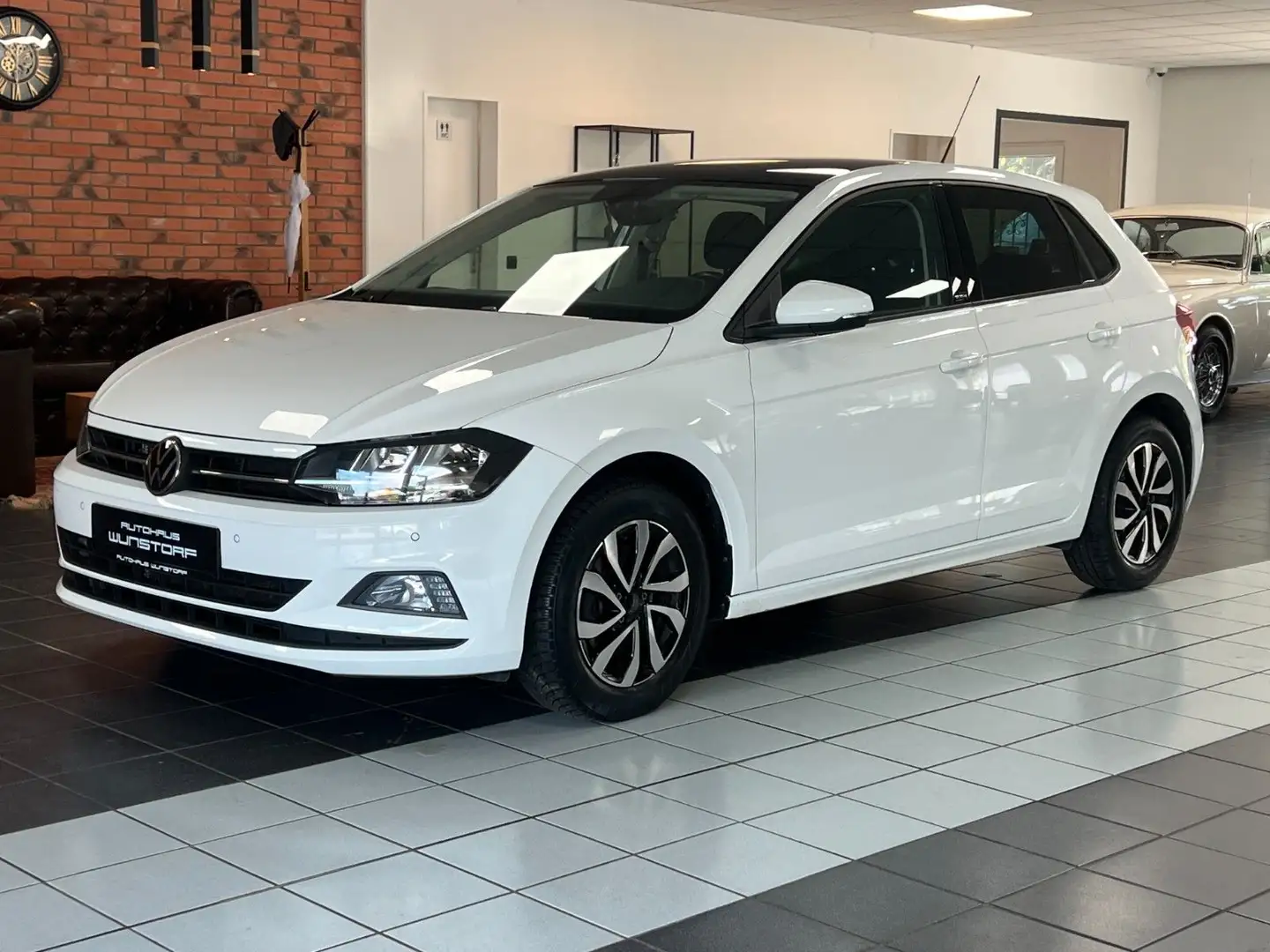 Volkswagen Polo VI Active 1.0 DSG/NAVI/LED/SHZ/PDC/APP-CON. Wit - 1