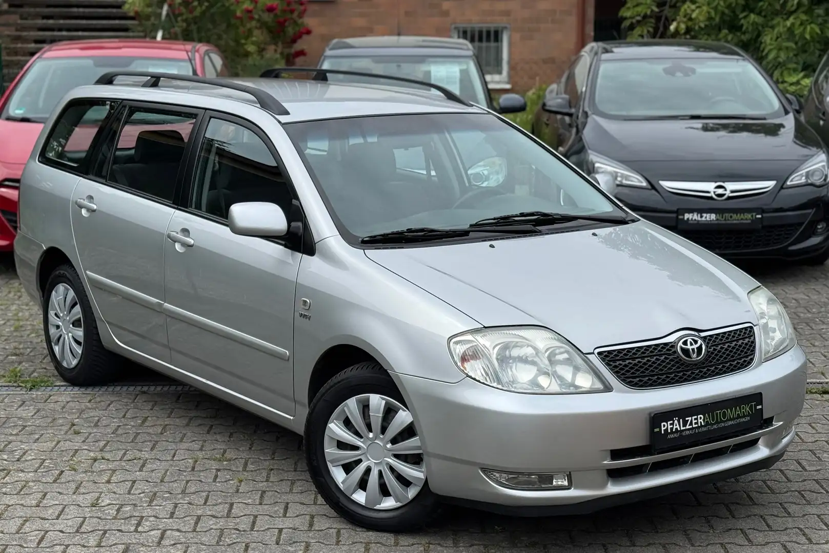 Toyota Corolla 1.4 Klimaanlage 91.000 km Kombi Allwetterreifen Silber - 1