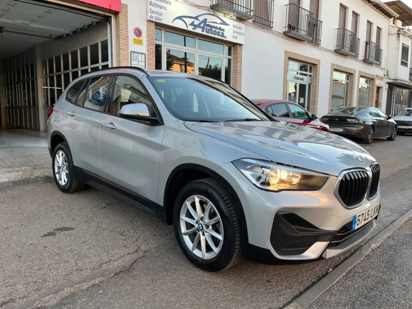 BMW X1 sDrive 18d Grau - 1