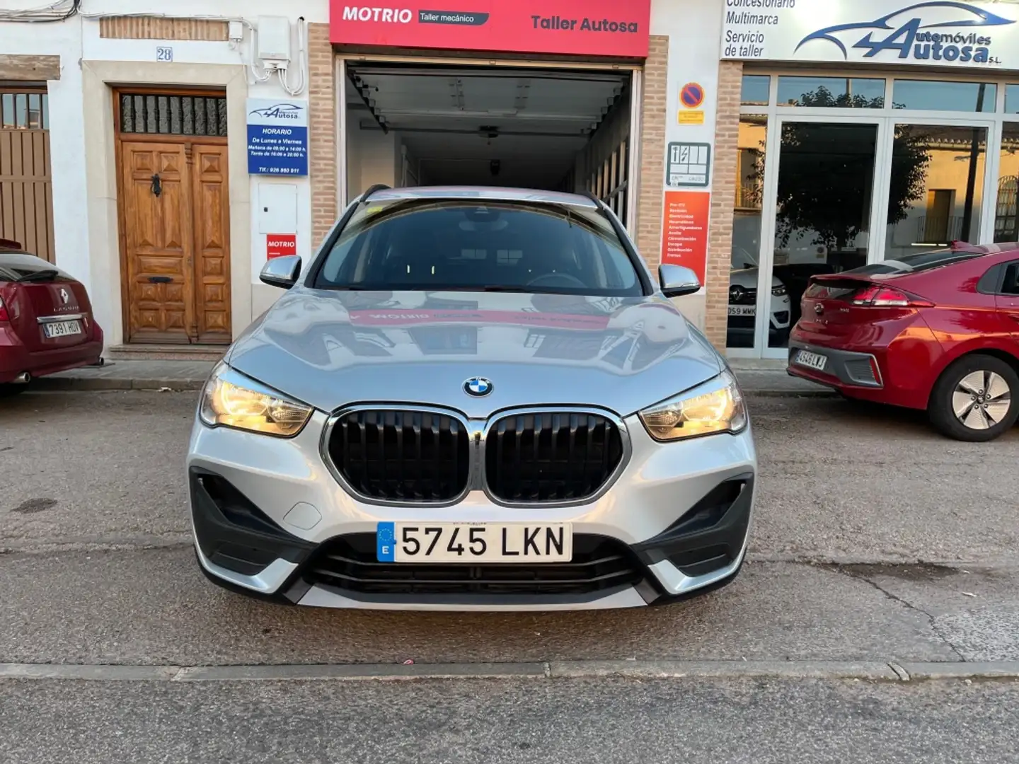 BMW X1 sDrive 18d Grau - 2