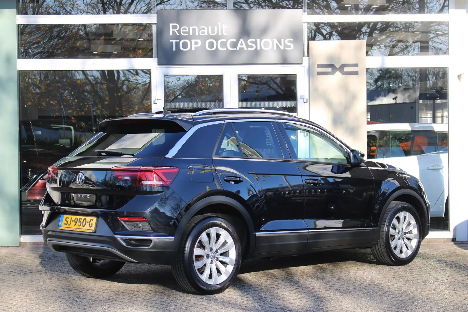 Volkswagen T-Roc 1.5 TSI Sport | Panoramadak | Virtual | Adaptieve Noir - 2