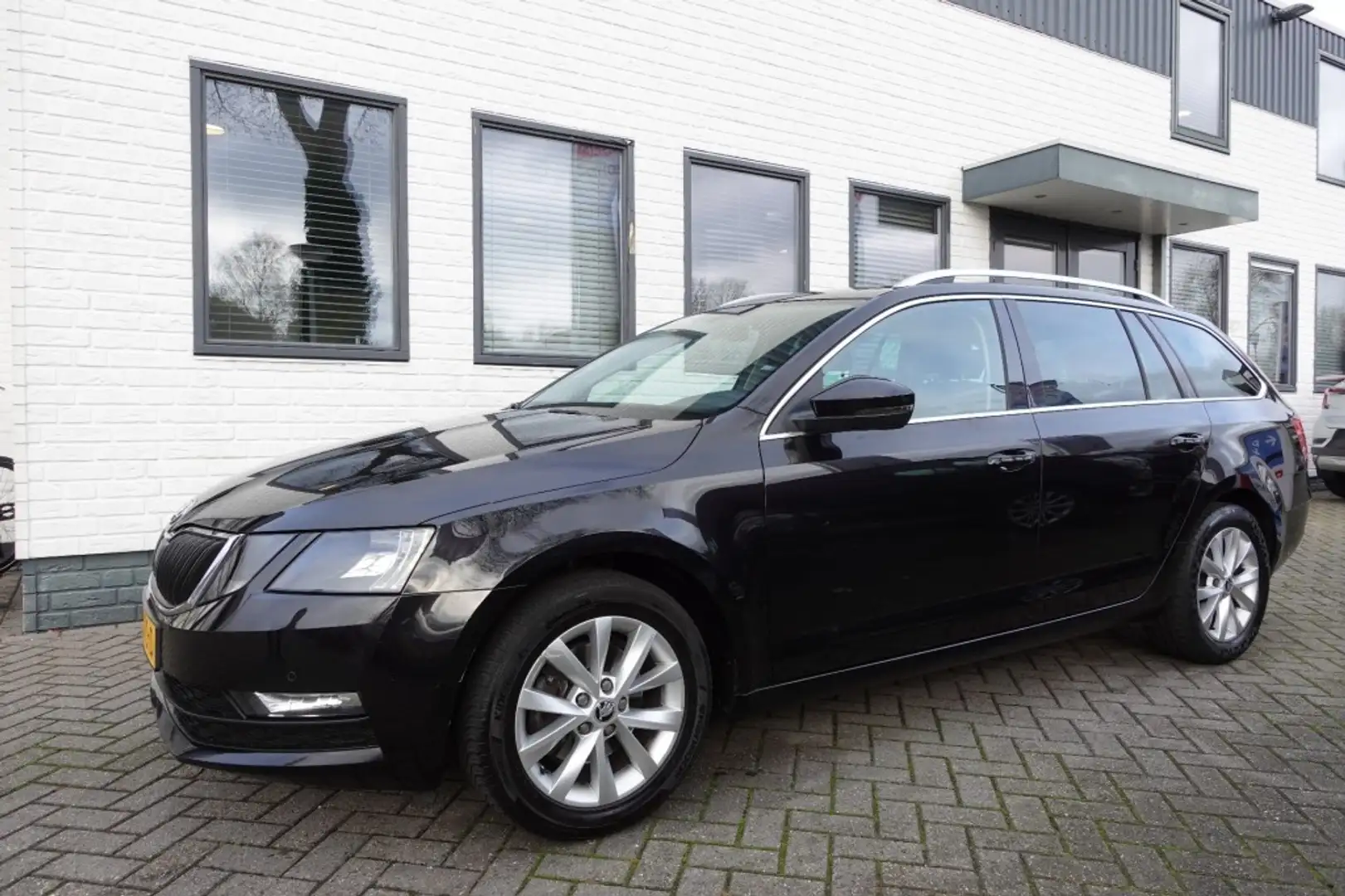 Skoda Octavia 1.4 TSI GRT AMB BNS Schwarz - 1