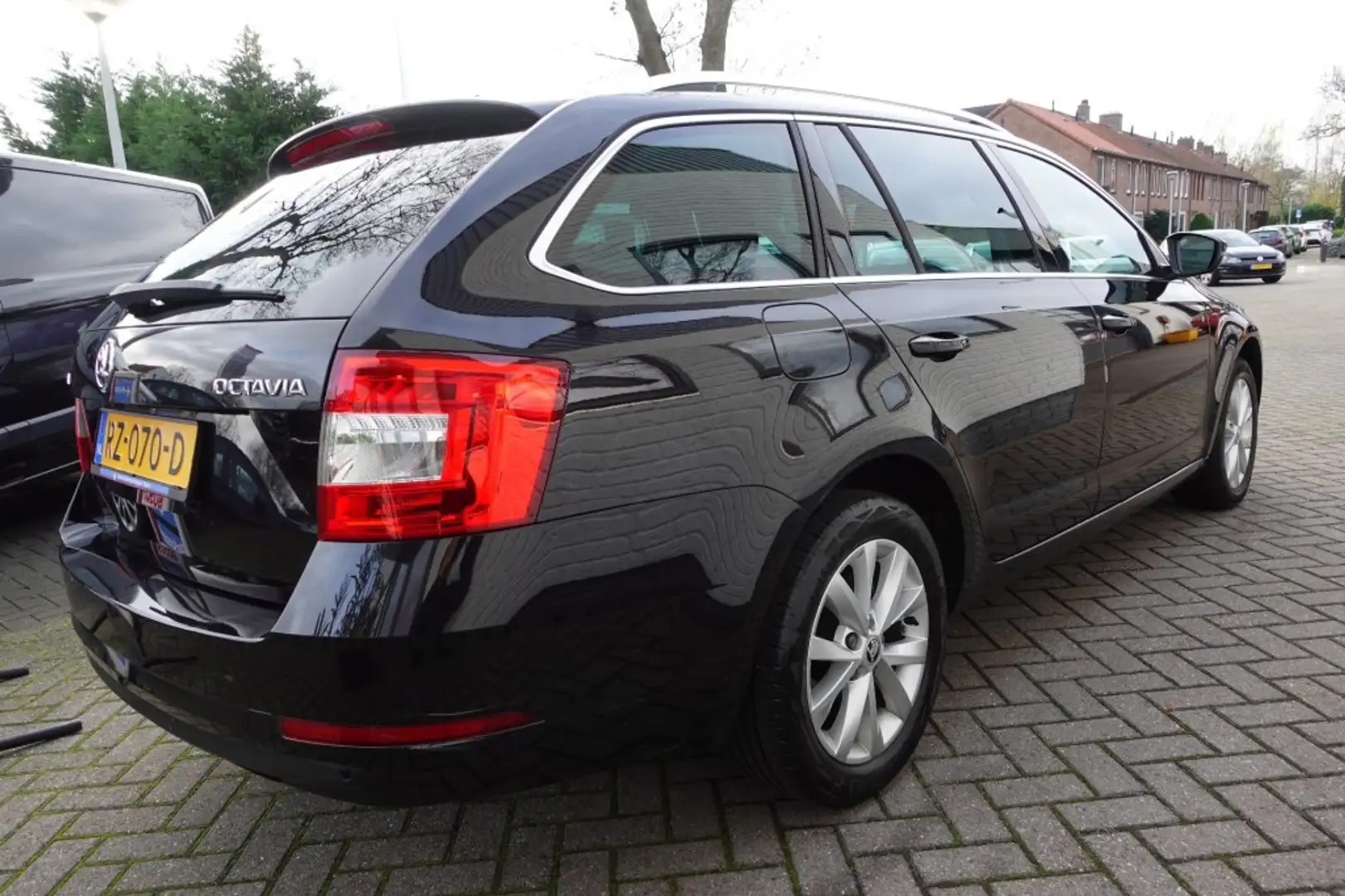 Skoda Octavia 1.4 TSI GRT AMB BNS Schwarz - 2