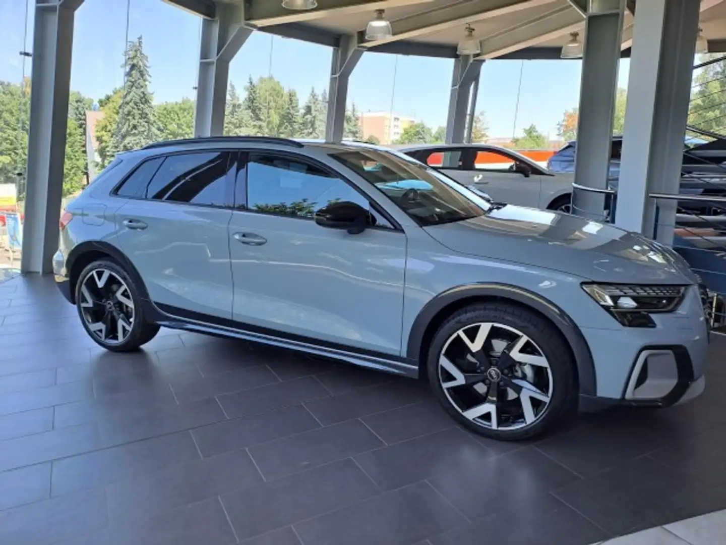 Audi A3 allstreet 35 TFSI S tronic NAVI*AHZV*LED Klima Gris - 2