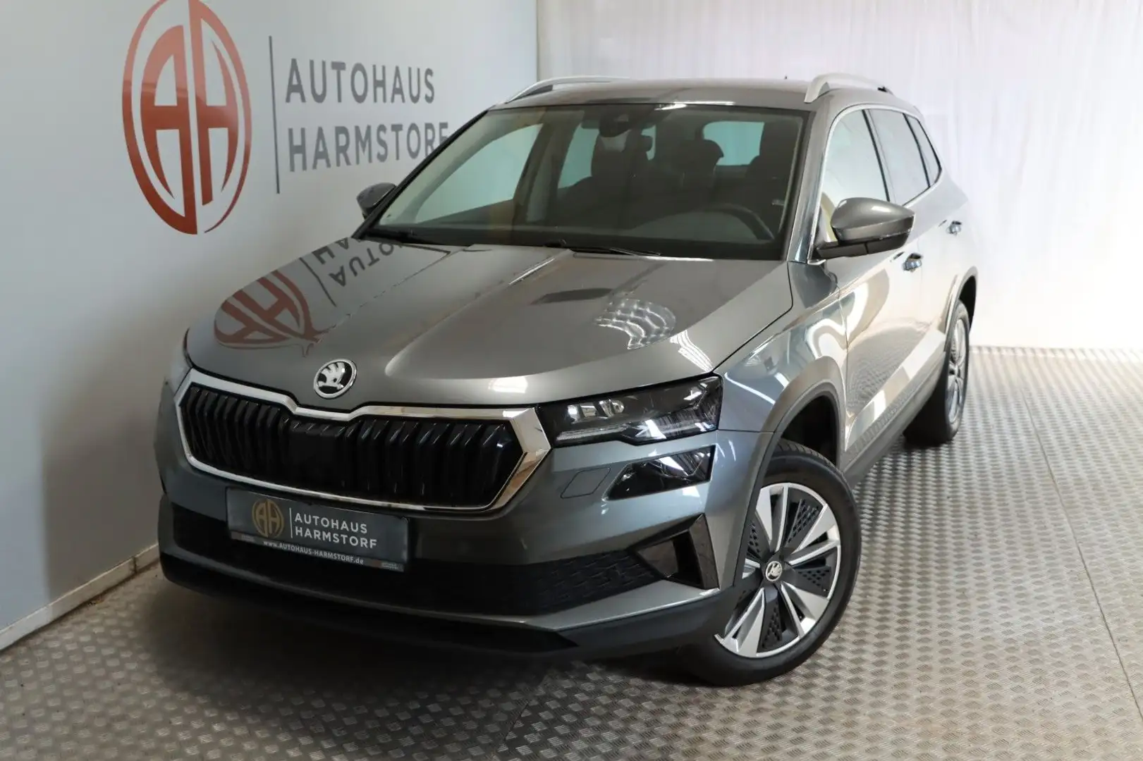 Skoda Karoq Style 1.5 DSG AHK Kamera StHz elek. Koffer Gris - 1