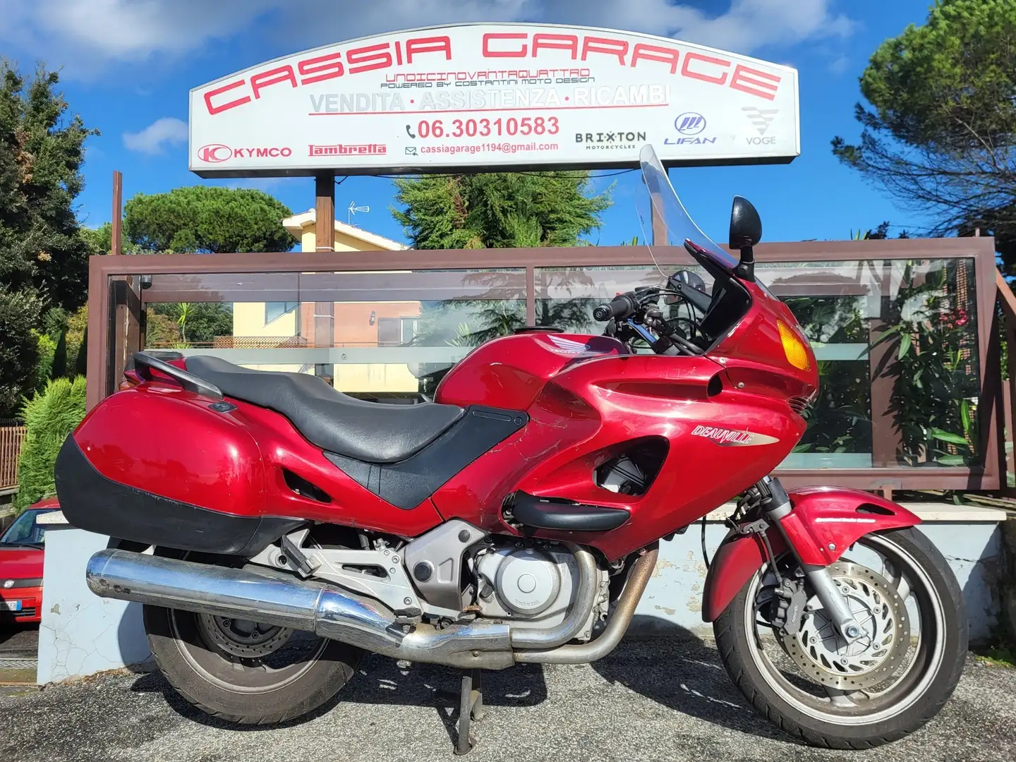 Honda Deauville 650 Touring Red - 1