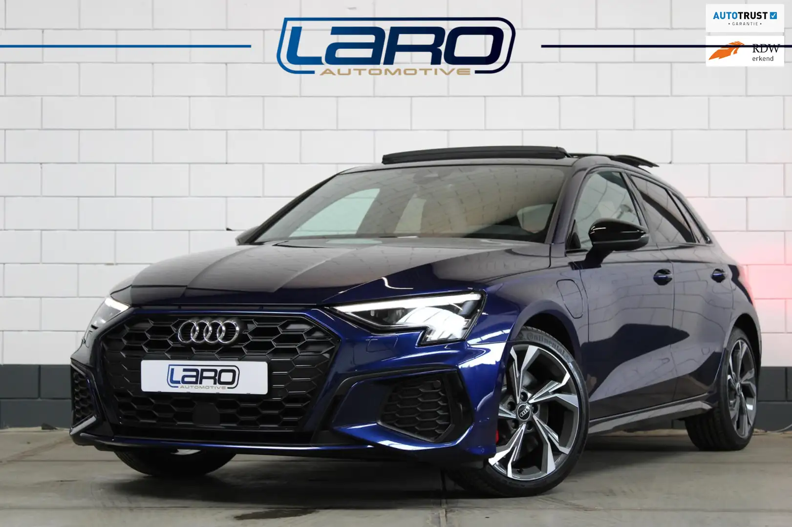 Audi A3 Sportback 45 TFSI e S-Line 245pk | Pano Leer Memor Blauw - 1