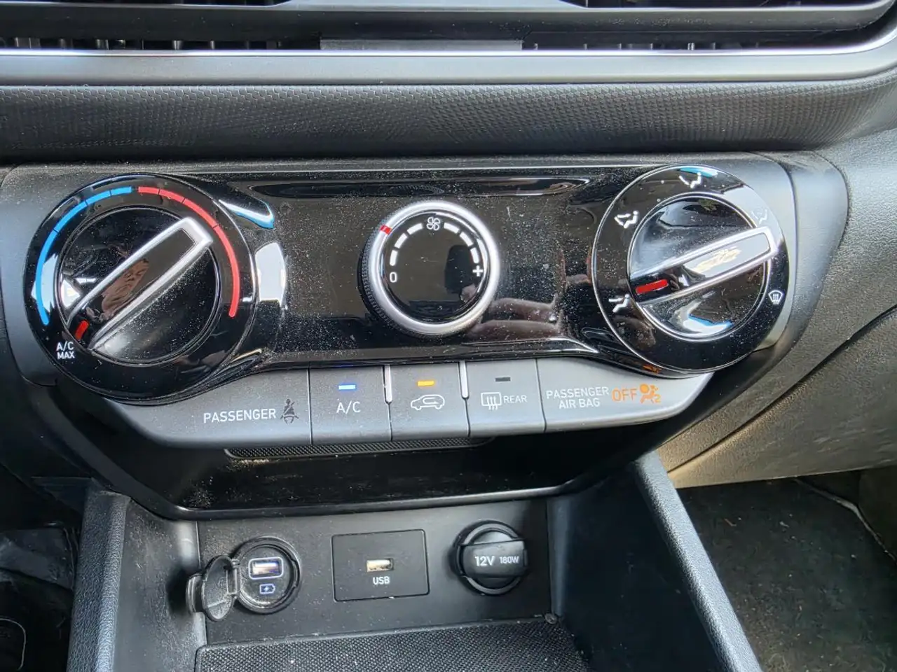 Hyundai KONA снимка Hyundai KONA