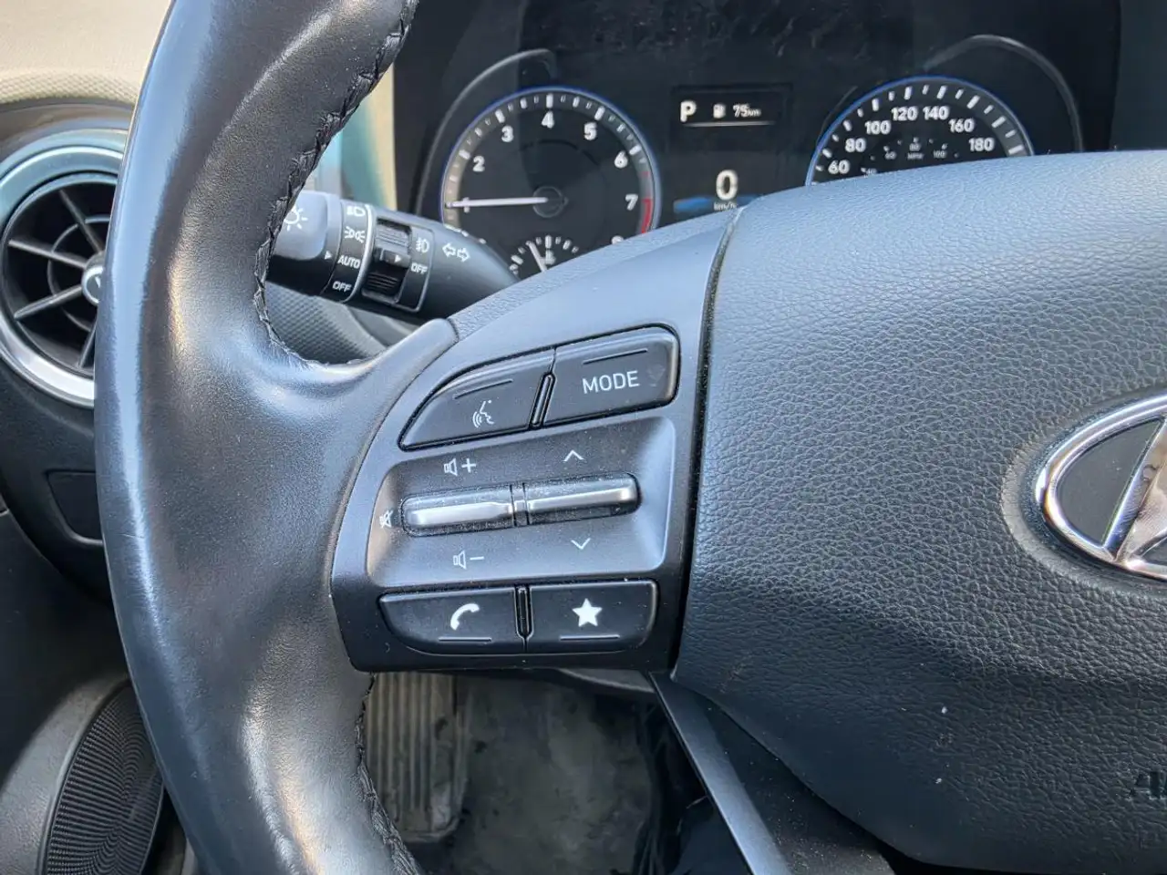 Hyundai KONA снимка Hyundai KONA