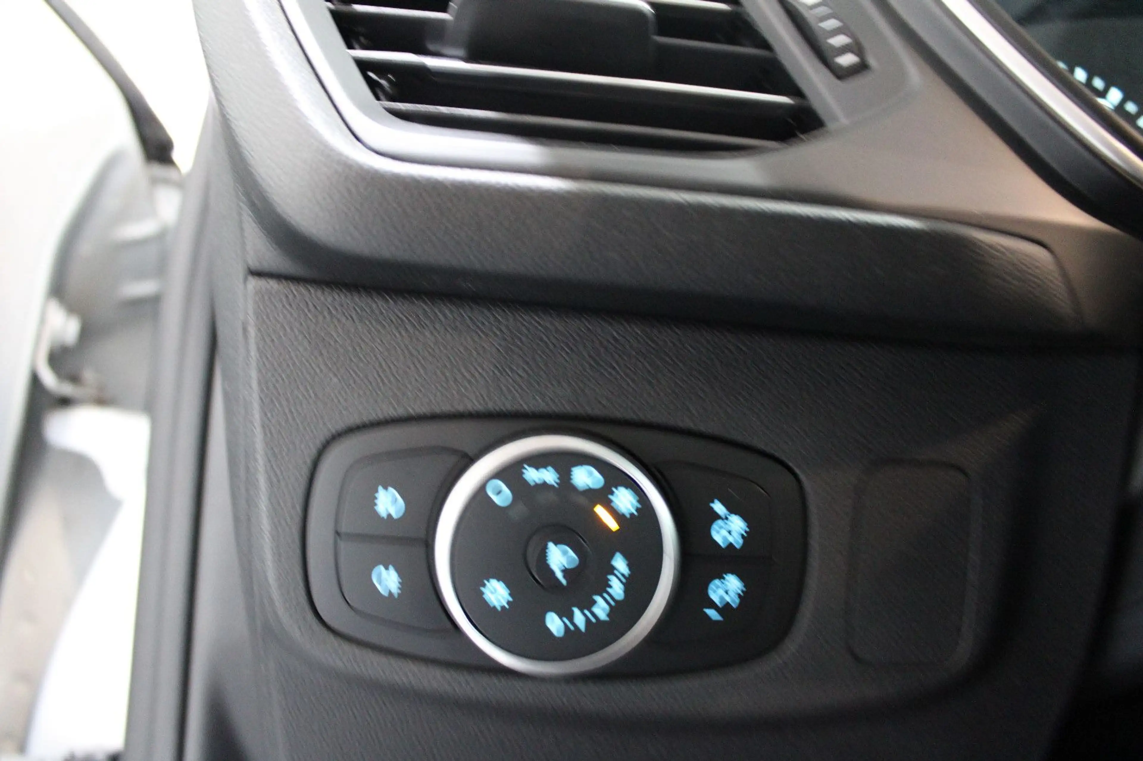 Ford Focus 1,0 EcoBoost Cool & Connect LED NAVI RFK — photo 12