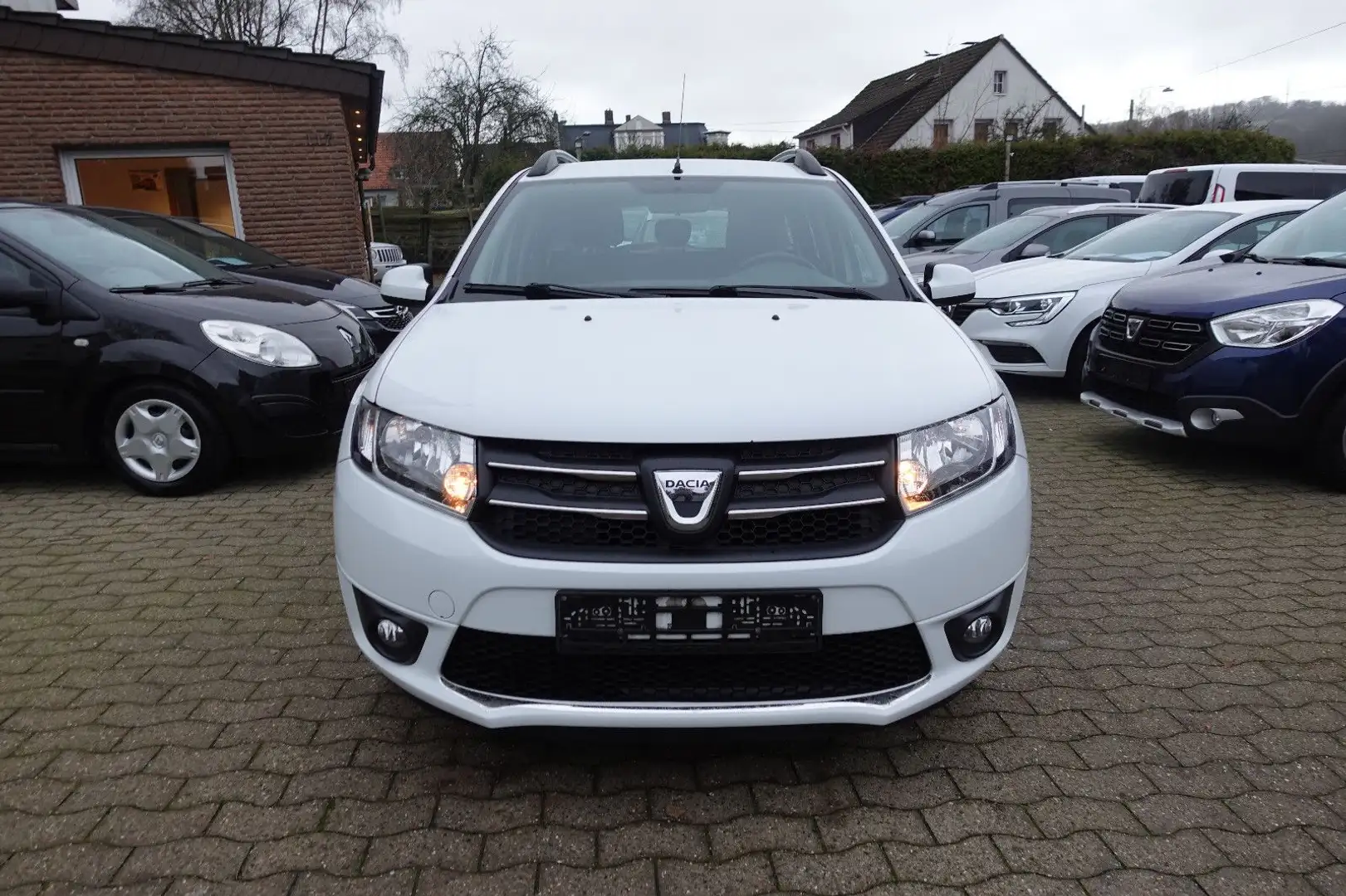 Dacia Logan MCV II Kombi Laureate *AHK, Navi, Klima* Weiß - 2