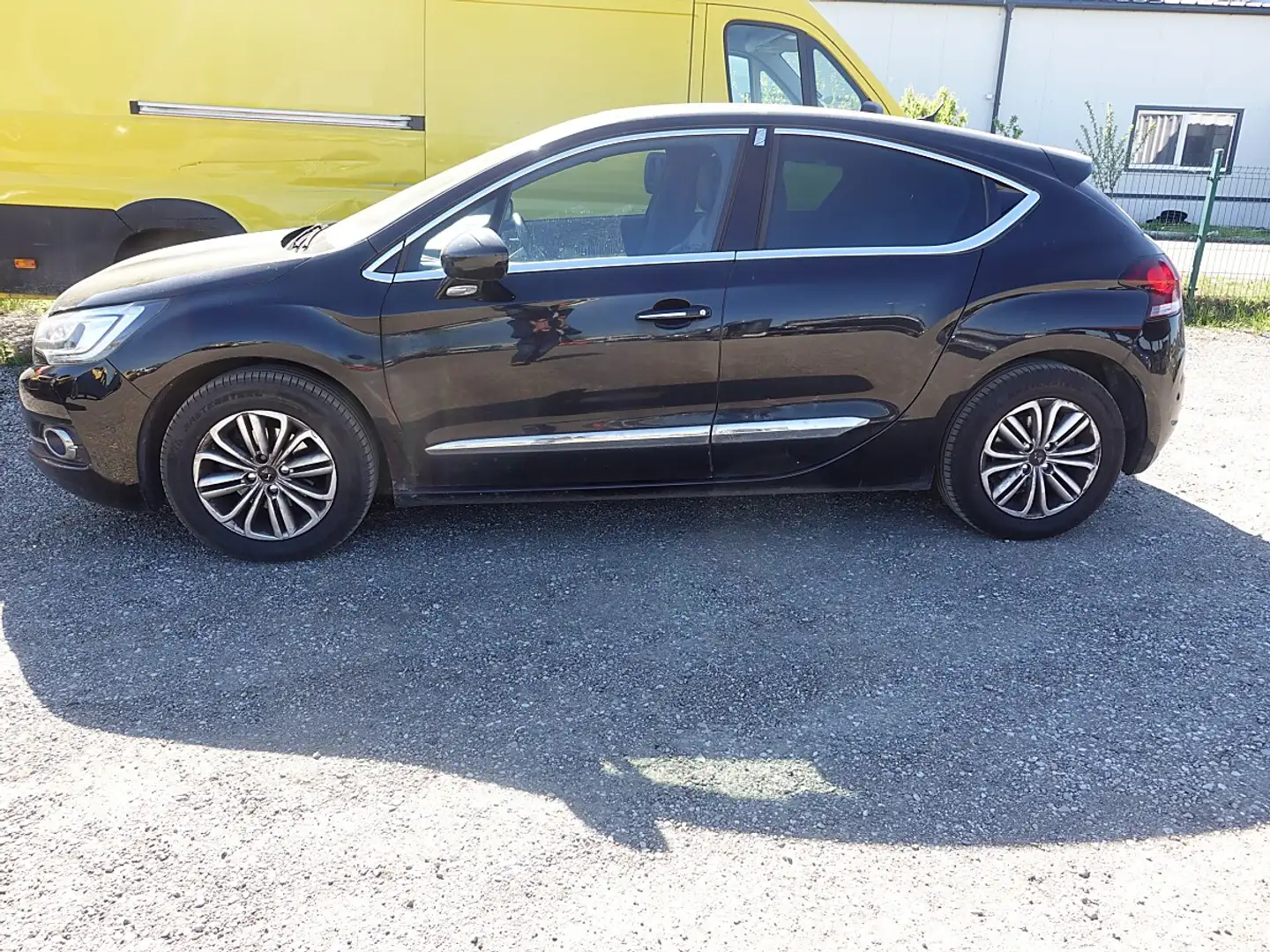 DS Automobiles DS 4 Schwarz - 2