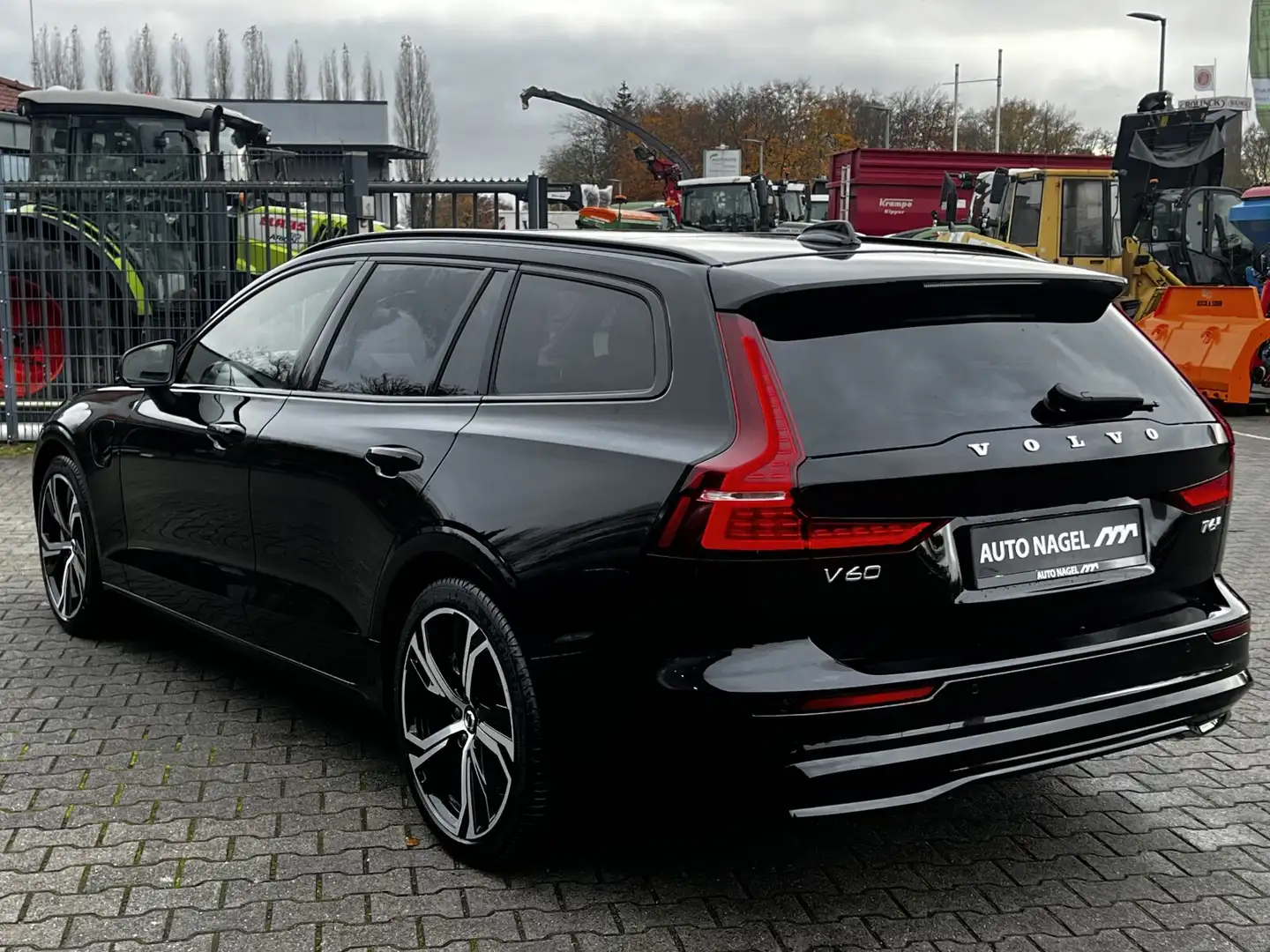 Volvo V60 V60 Recharge T6 Plus Dark PANO|19"|360°|LED|H&K| Schwarz - 2