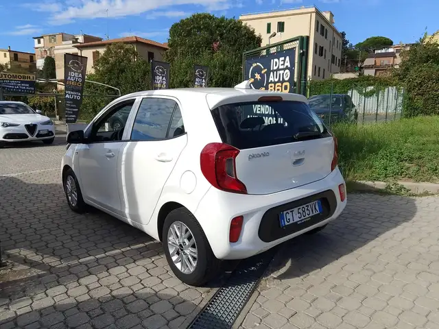 Kia Picanto view 4
