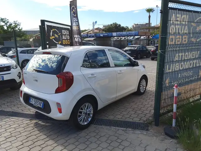 Kia Picanto view 6