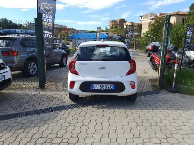 Kia Picanto view 5