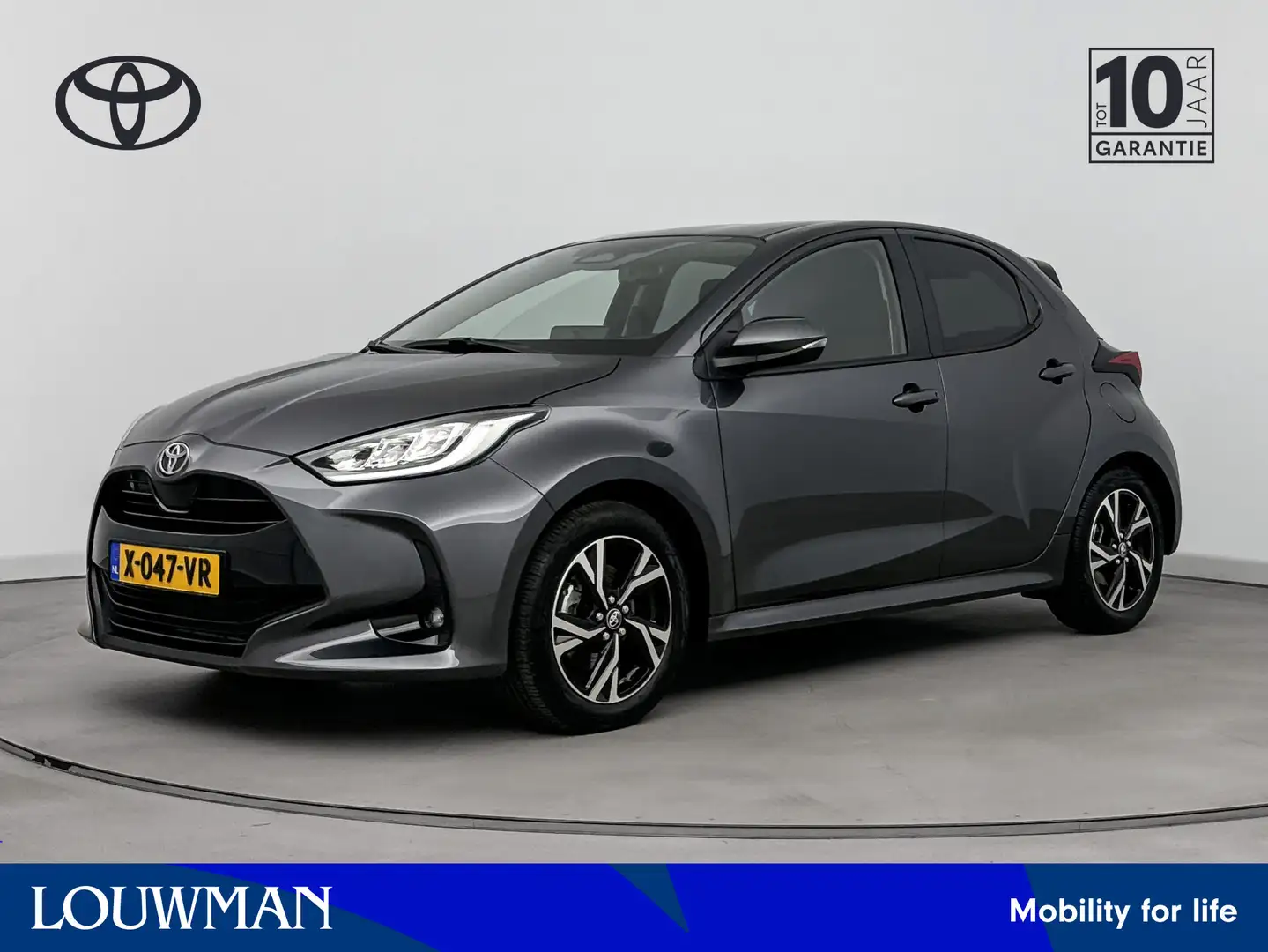 Toyota Yaris 1.5 Hybrid 115 First Edition Grijs - 1