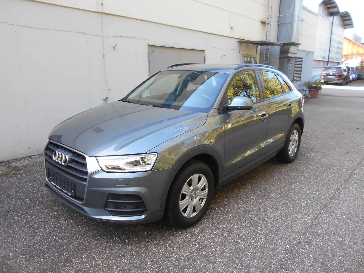 Audi Q3 S-Tronic Grau - 2