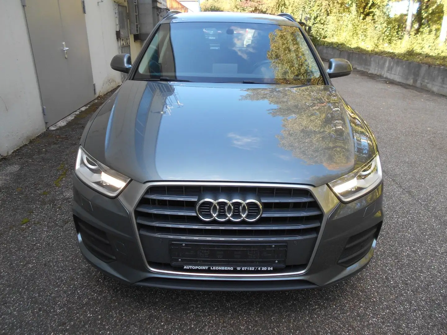 Audi Q3 S-Tronic Grau - 1