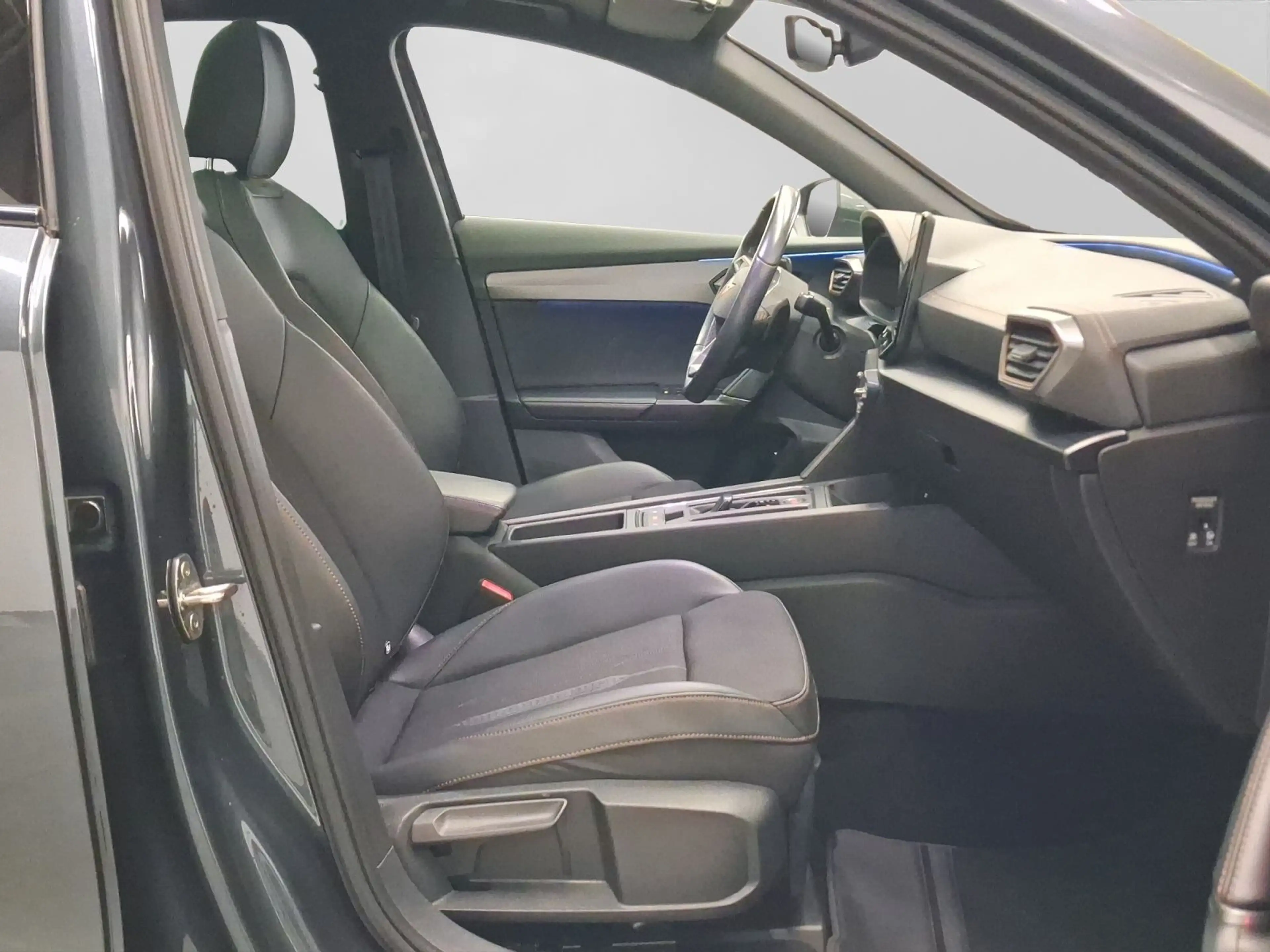 CUPRA Formentor 1.5 TSI DSG LM19 AHK PANO 360° NAVI+ — photo 4