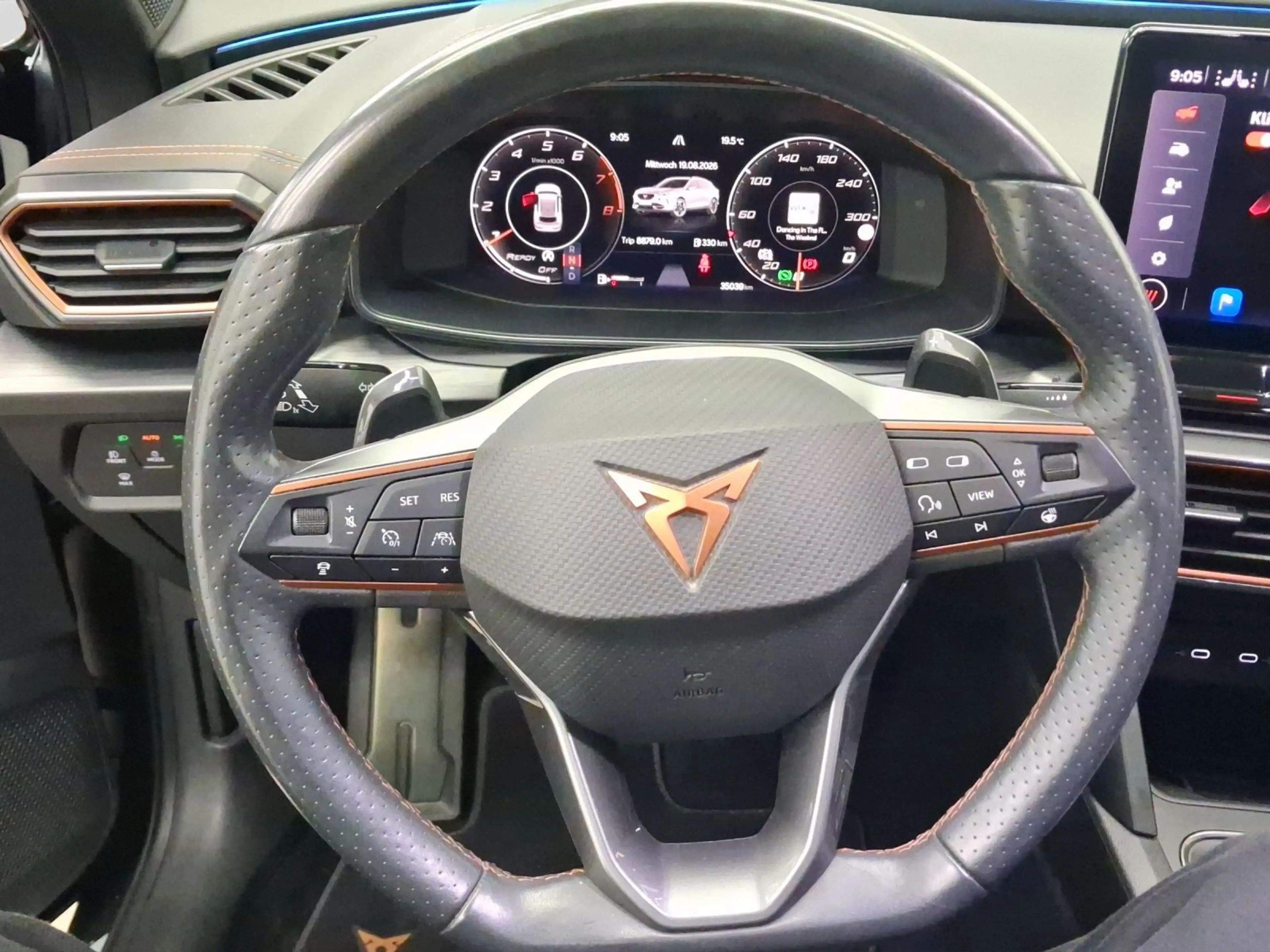 CUPRA Formentor 1.5 TSI DSG LM19 AHK PANO 360° NAVI+ — photo 9