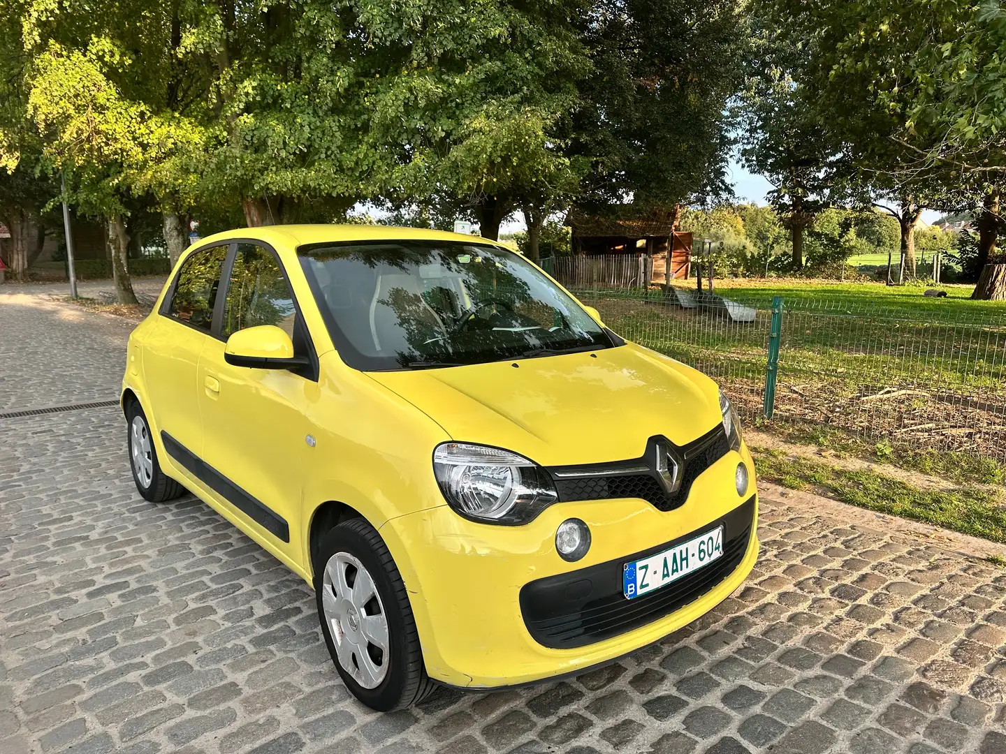 Renault Twingo Twingo 1.0i SCe Intens S Gelb - 2