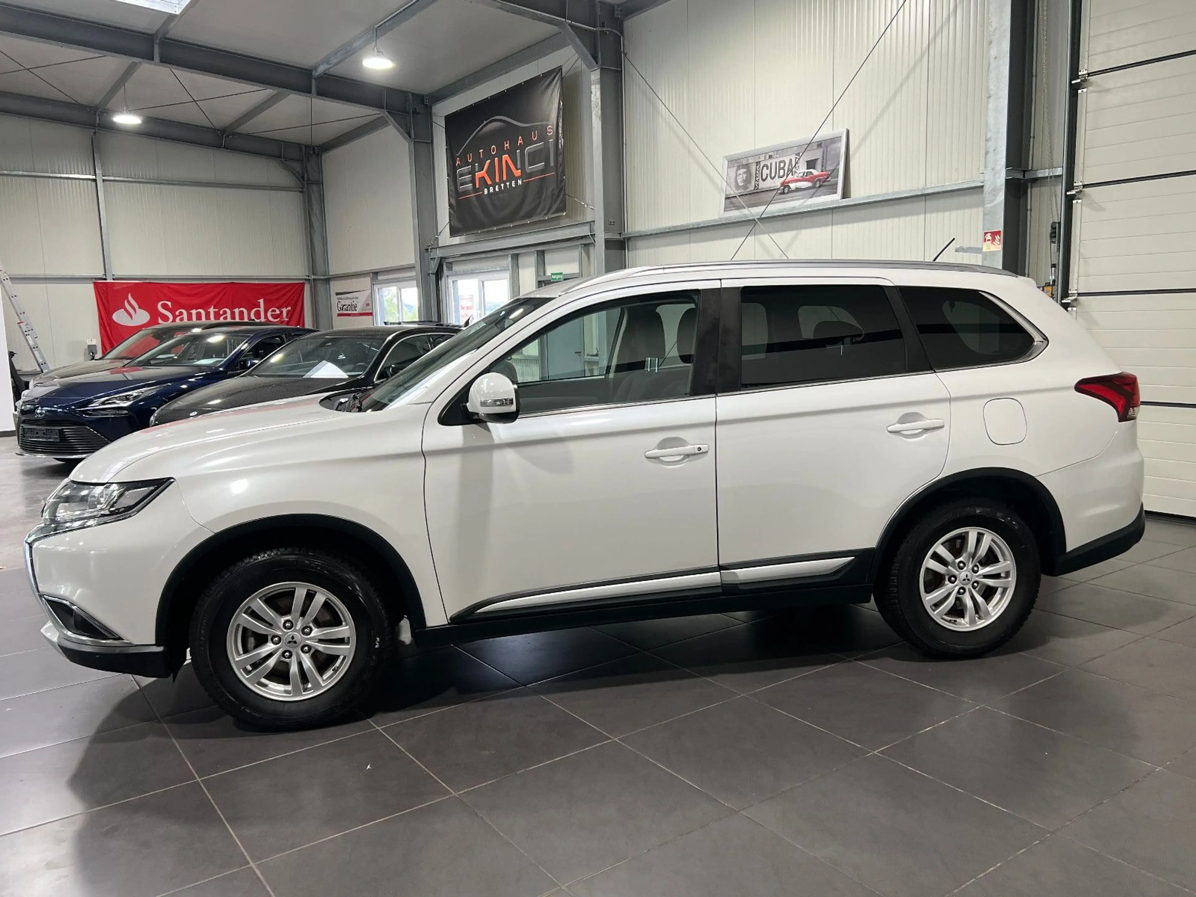 Mitsubishi Outlander 2.0 **Kamera*Tempomat*BT*SHZ** — photo 3