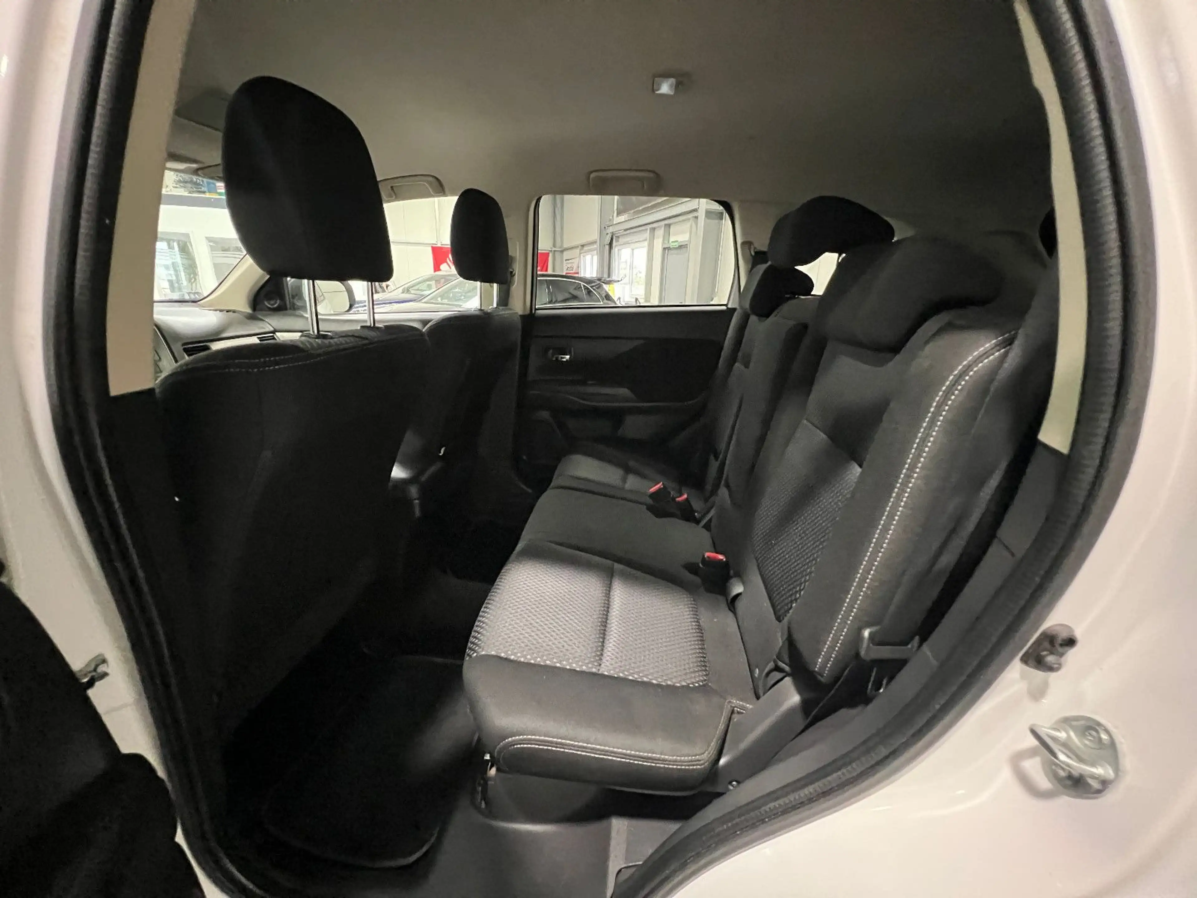 Mitsubishi Outlander 2.0 **Kamera*Tempomat*BT*SHZ** — photo 15