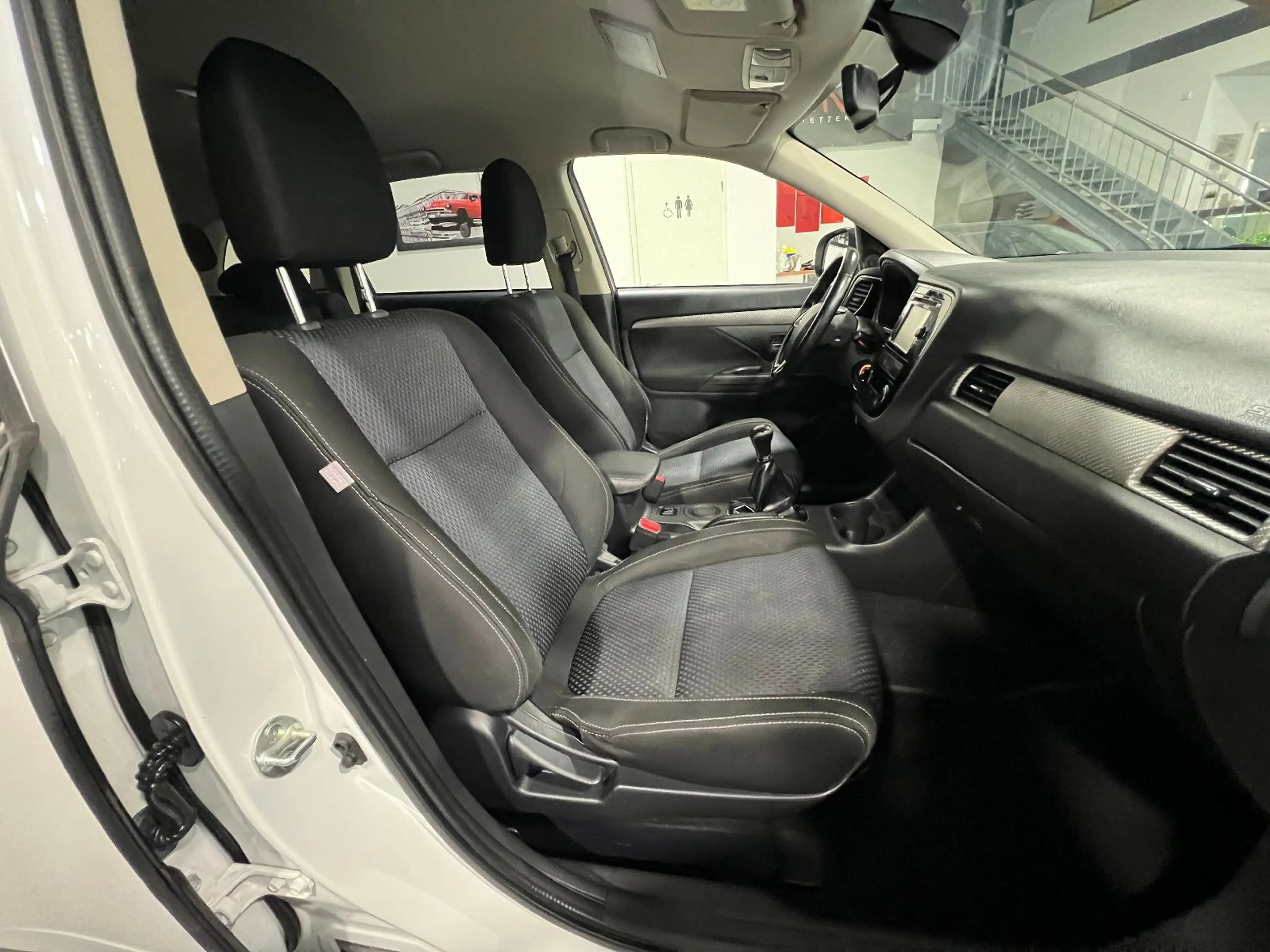 Mitsubishi Outlander 2.0 **Kamera*Tempomat*BT*SHZ** — photo 13