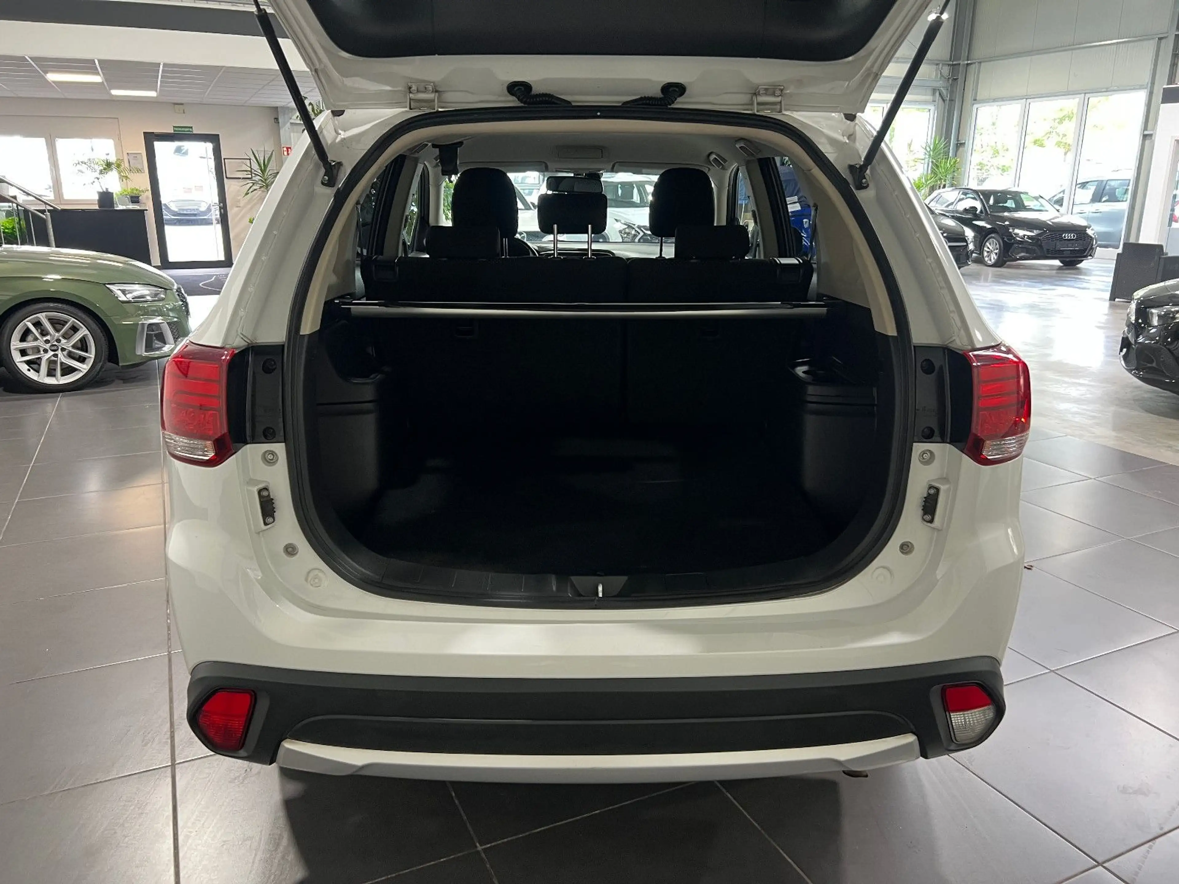 Mitsubishi Outlander 2.0 **Kamera*Tempomat*BT*SHZ** — photo 9