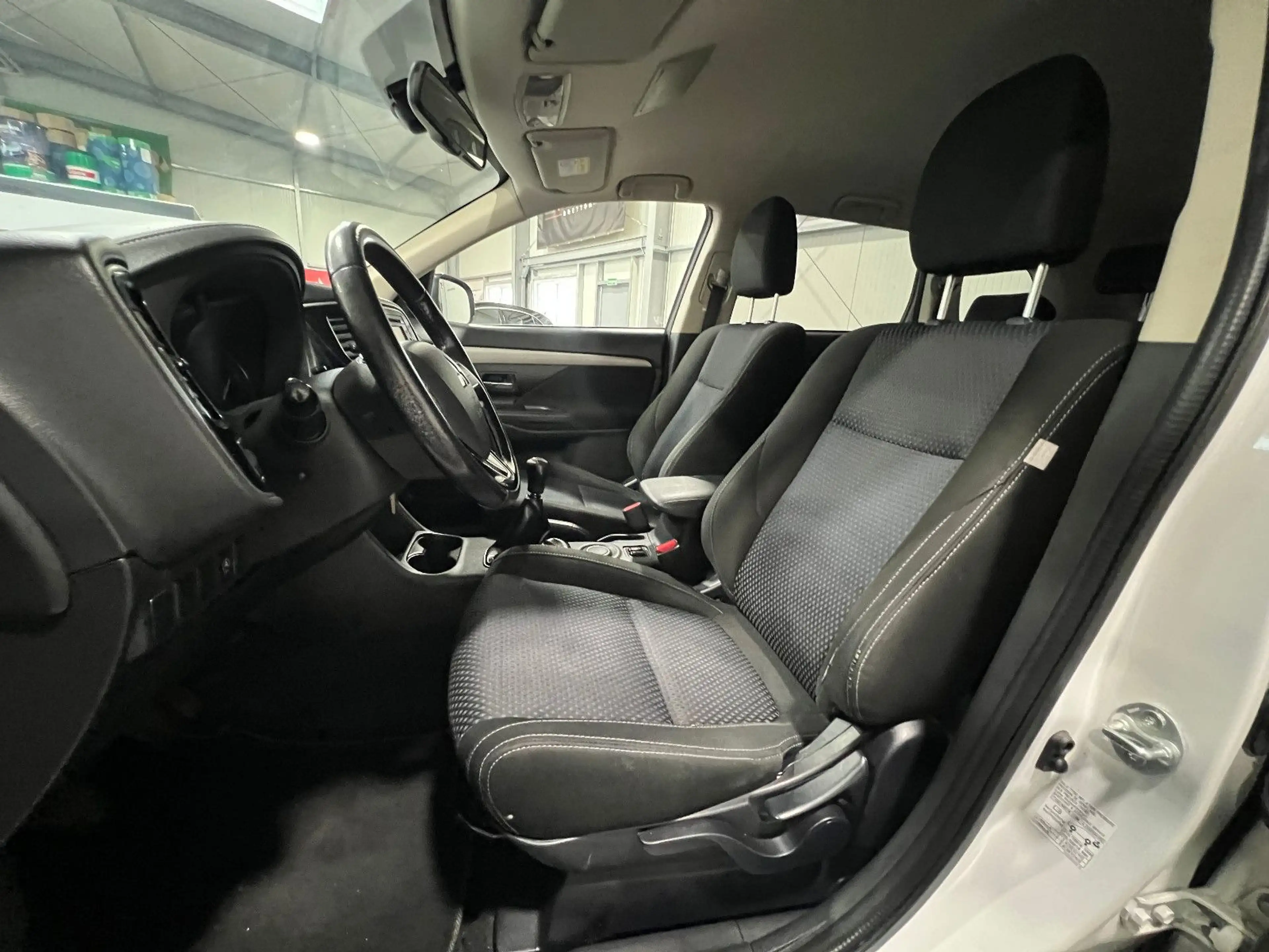 Mitsubishi Outlander 2.0 **Kamera*Tempomat*BT*SHZ** — photo 12