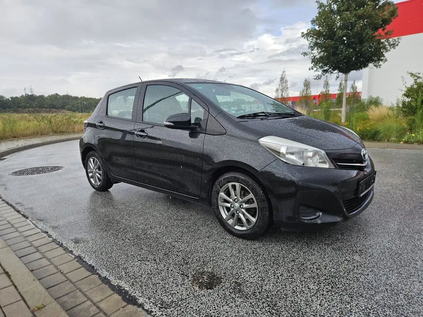 Toyota Yaris Edition 2014 Schwarz - 2