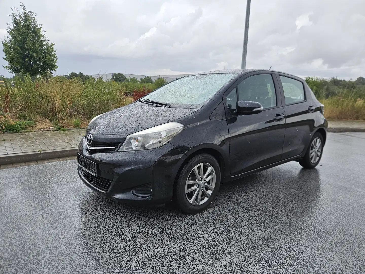 Toyota Yaris Edition 2014 Schwarz - 1